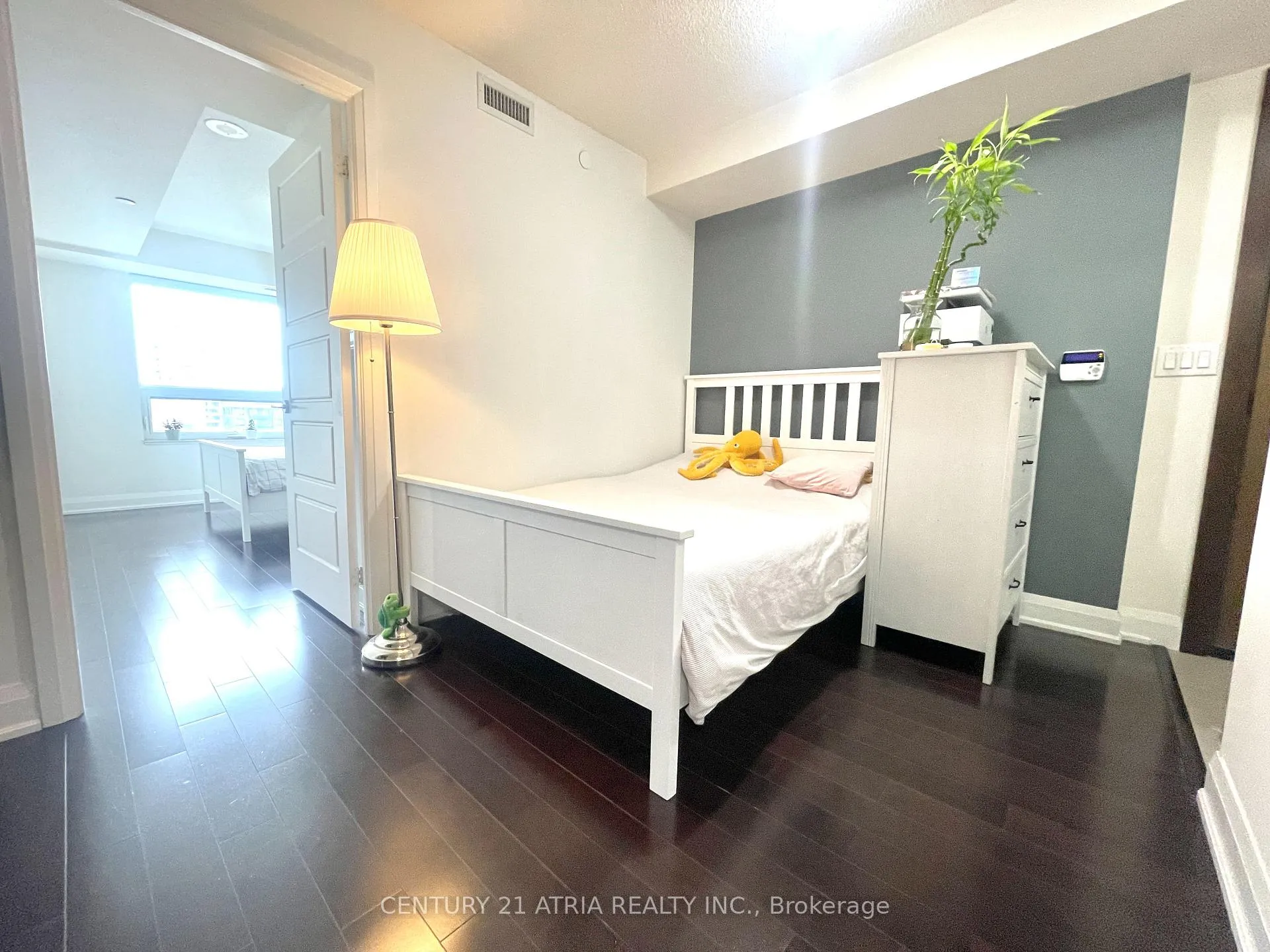 Photo 3 of Unit 806, 1 Uptown Drive, Markham, Unionville — HOMEH