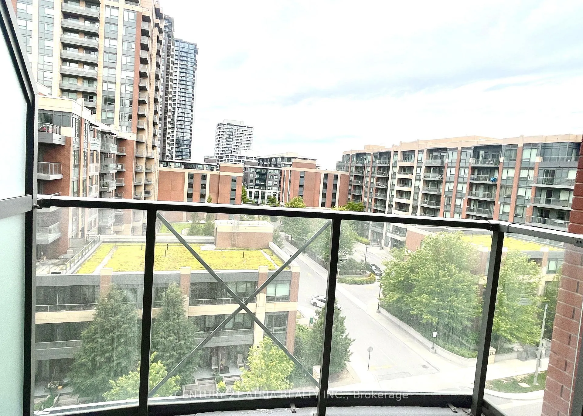 Photo 6 of Unit 806, 1 Uptown Drive, Markham, Unionville — HOMEH