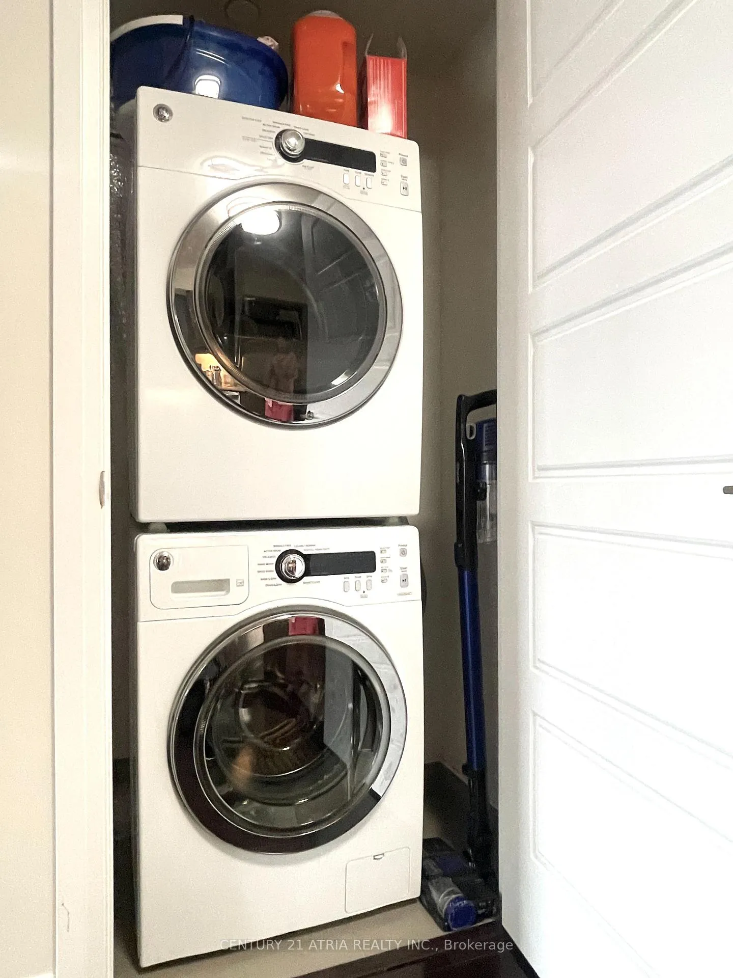 Photo 7 of Unit 806, 1 Uptown Drive, Markham, Unionville — HOMEH