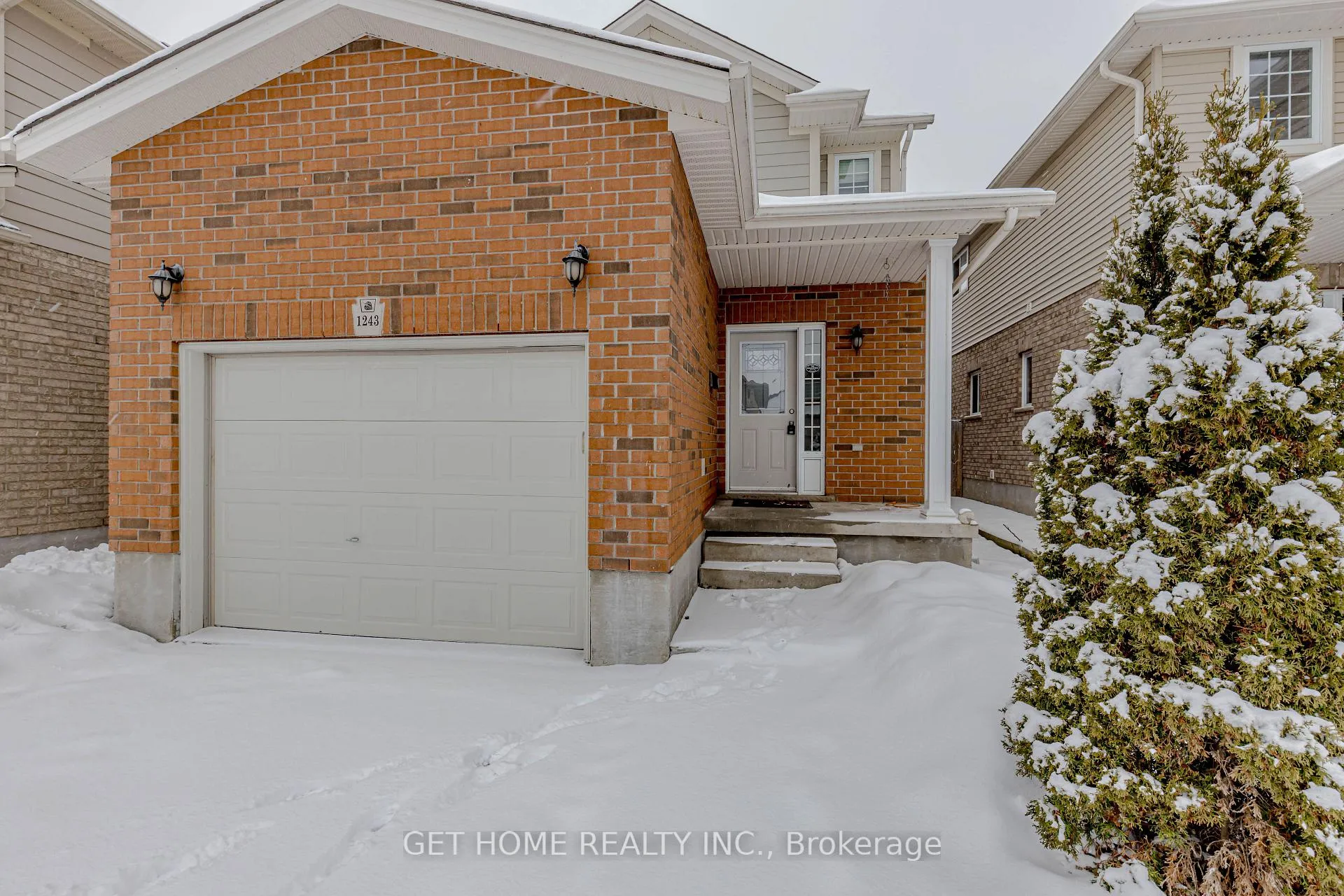 Photo 3 of 1243 Old Zeller Drive, Kitchener, Grand River South — HOMEH