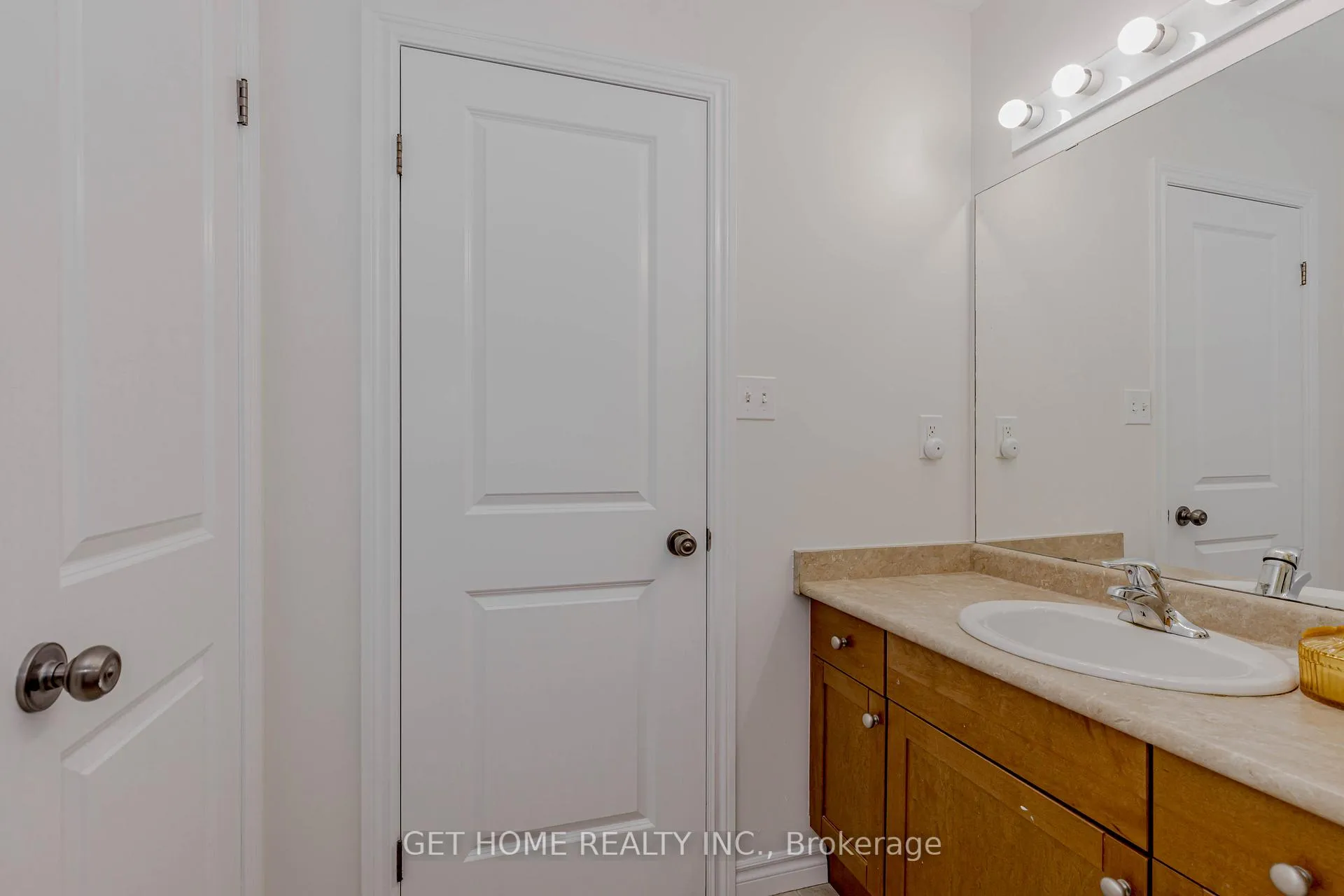 Photo 35 of 1243 Old Zeller Drive, Kitchener, Grand River South — HOMEH