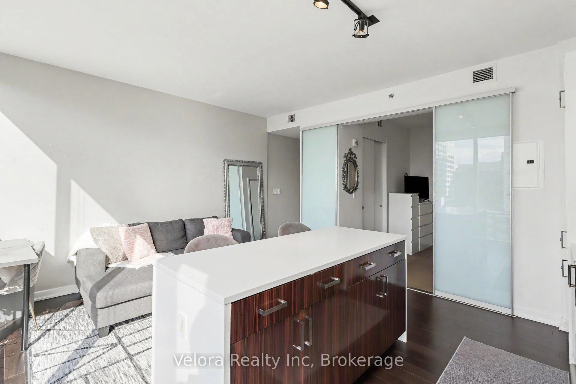 Photo 7 of Unit 1012, 300 Lisgar Street, Ottawa, Ottawa Centre — HOMEH