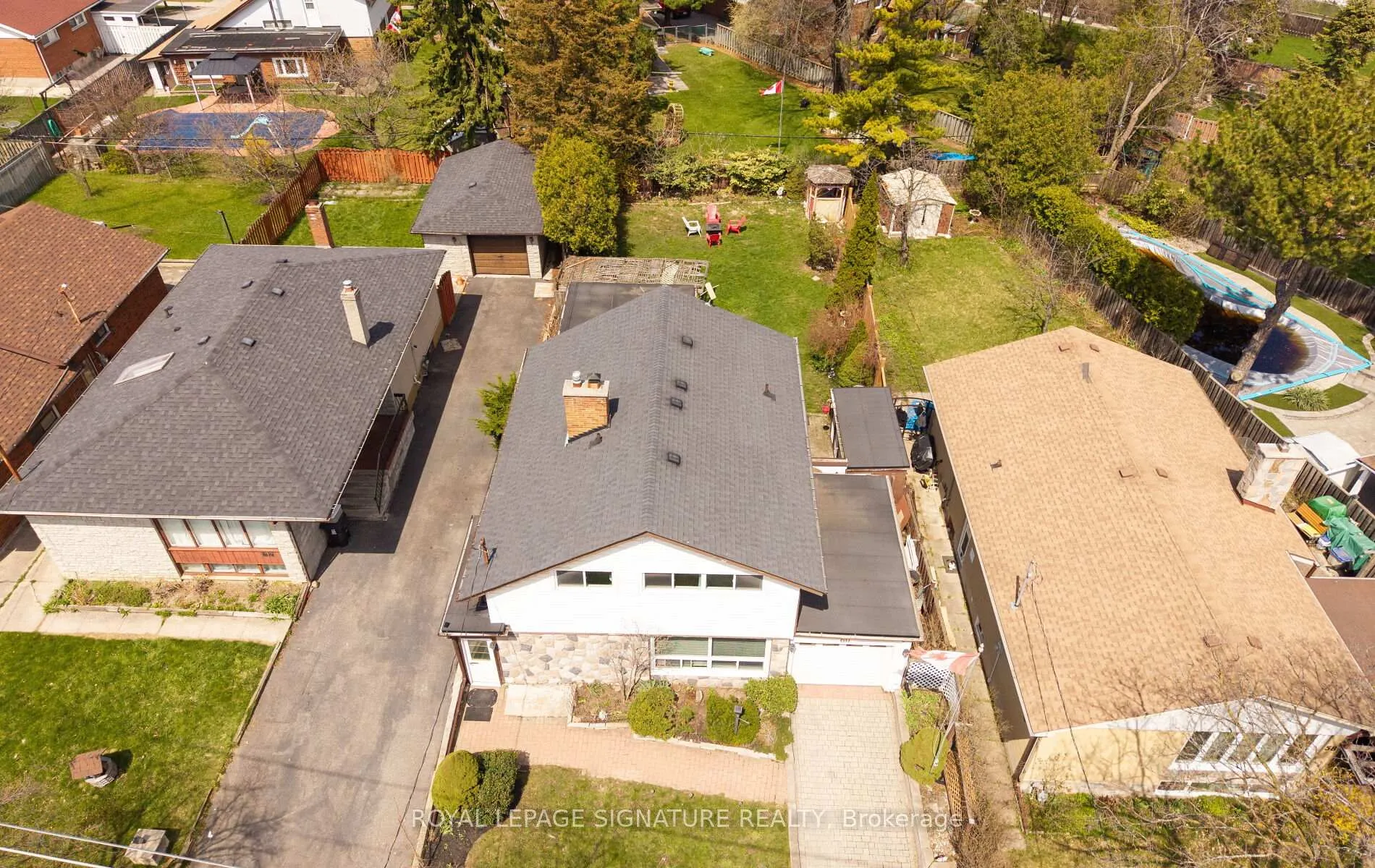 Photo 4 of 60 Hinton Road, Etobicoke, Rexdale-Kipling — HOMEH