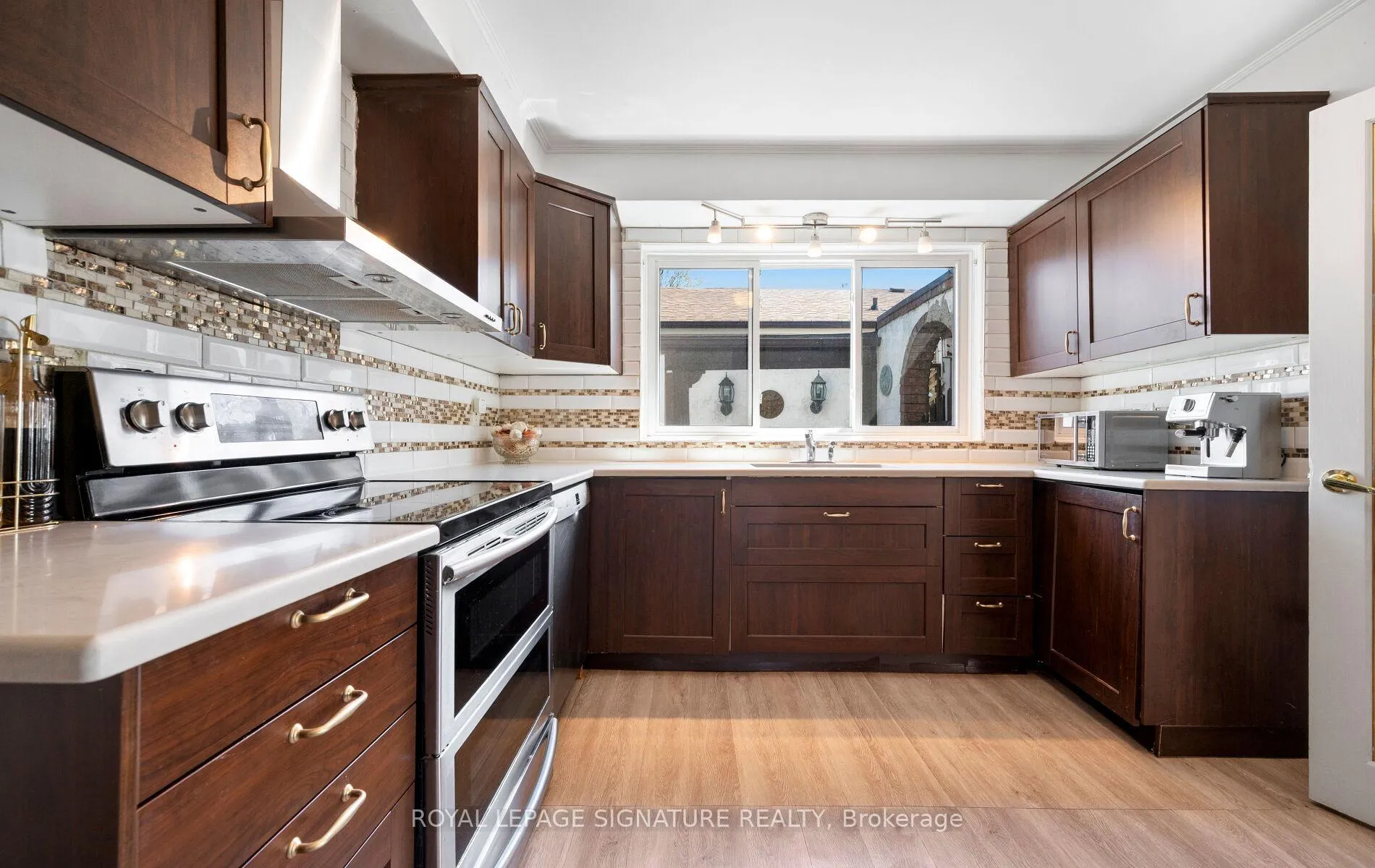 Photo 16 of 60 Hinton Road, Etobicoke, Rexdale-Kipling — HOMEH