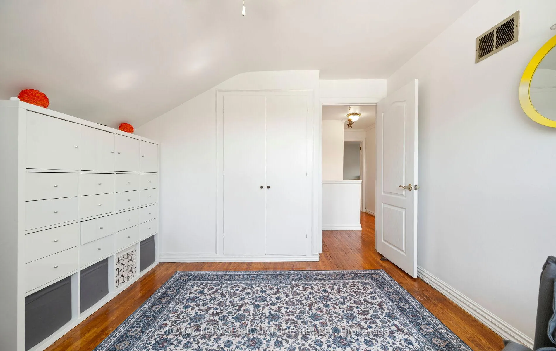 Photo 31 of 60 Hinton Road, Etobicoke, Rexdale-Kipling — HOMEH