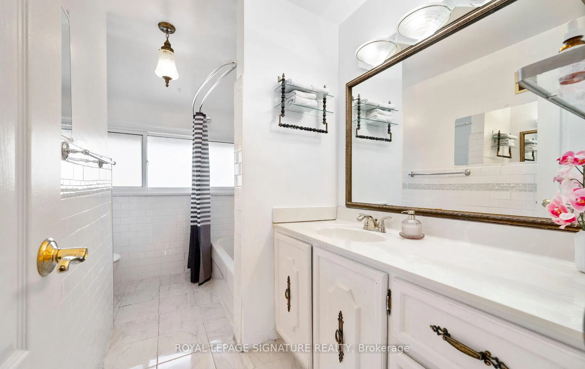 Photo 36 of 60 Hinton Road, Etobicoke, Rexdale-Kipling — HOMEH