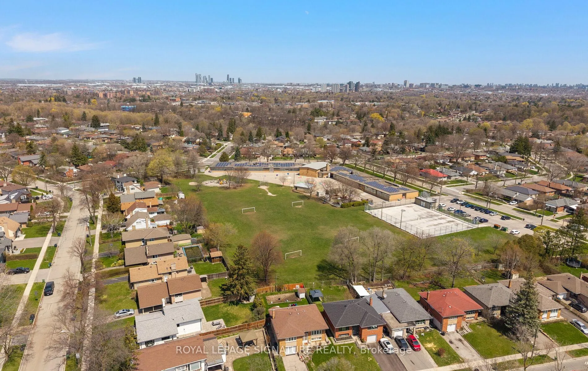 Photo 48 of 60 Hinton Road, Etobicoke, Rexdale-Kipling — HOMEH