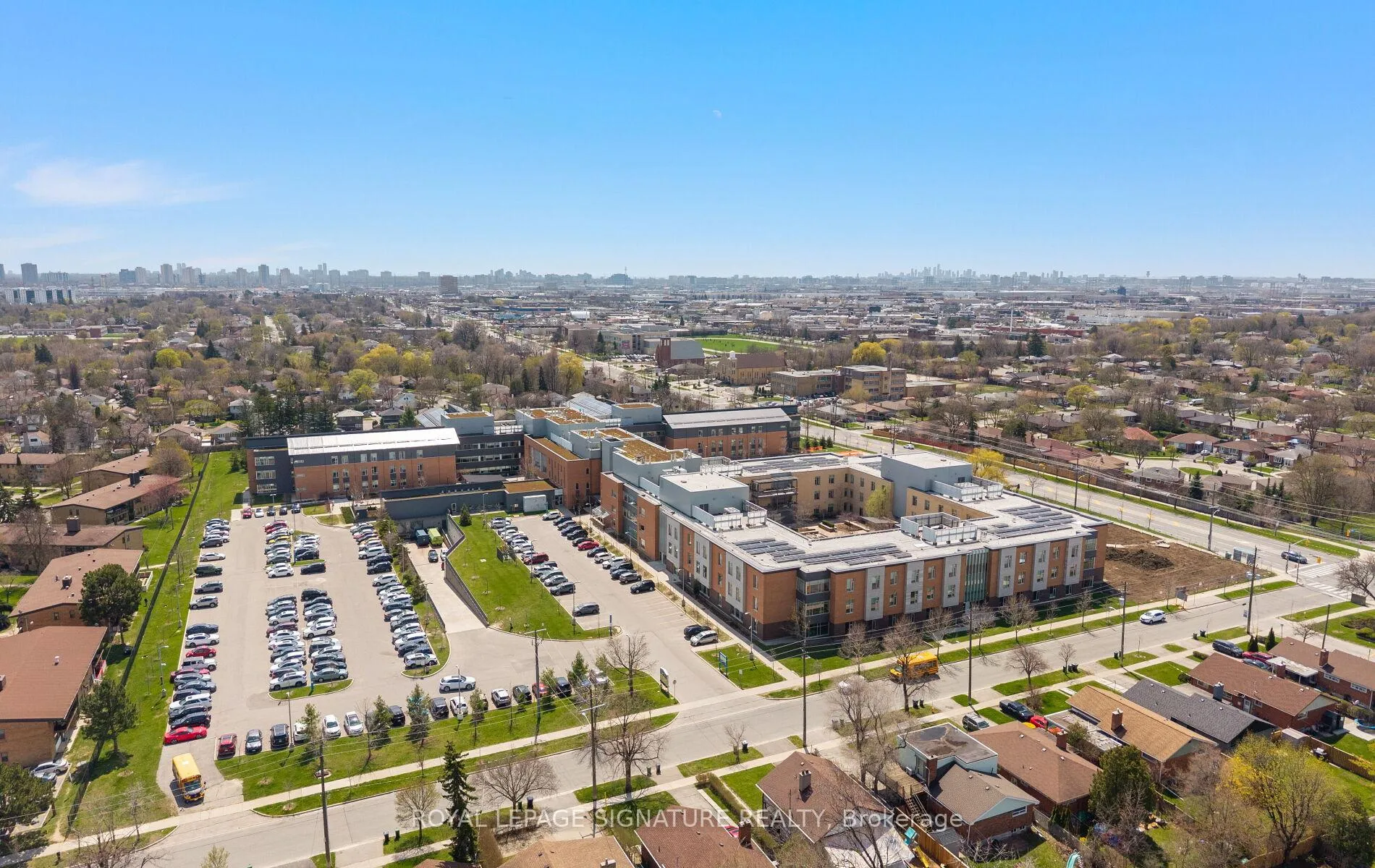 Photo 49 of 60 Hinton Road, Etobicoke, Rexdale-Kipling — HOMEH