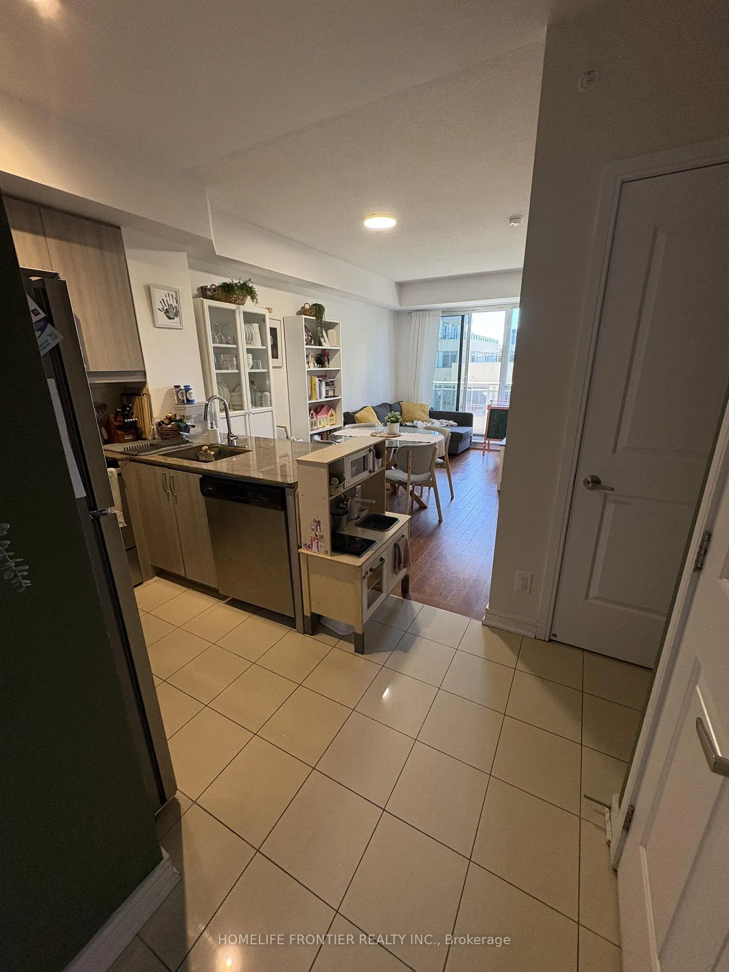Front of Unit NW905, 9201 Yonge Street