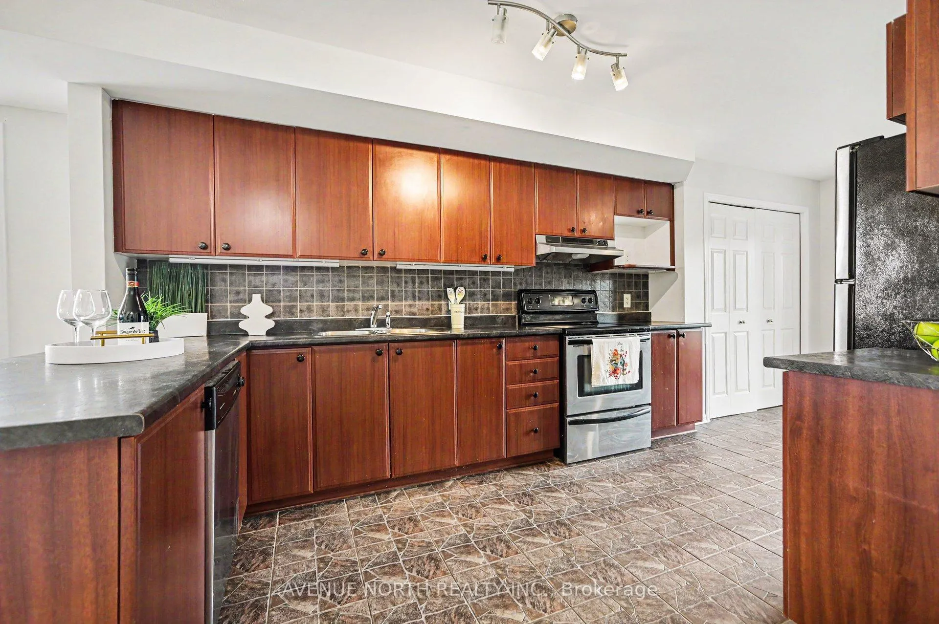 Photo 11 of Unit 88, 130 Berrigan Drive, Ottawa, Barrhaven - Longfields — HOMEH