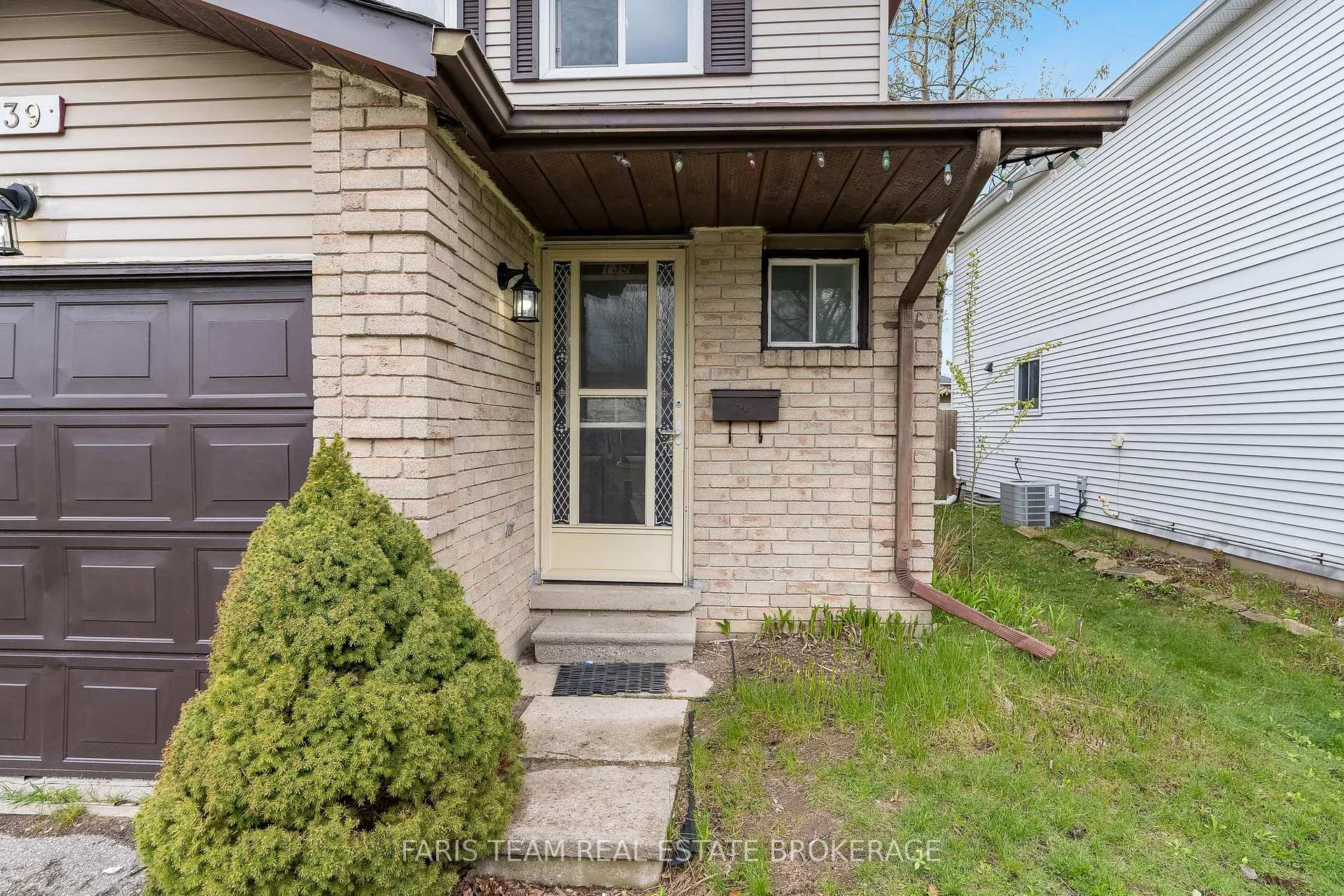 Photo 2 of 139 Burns Circle, Barrie, Letitia Heights — HOMEH