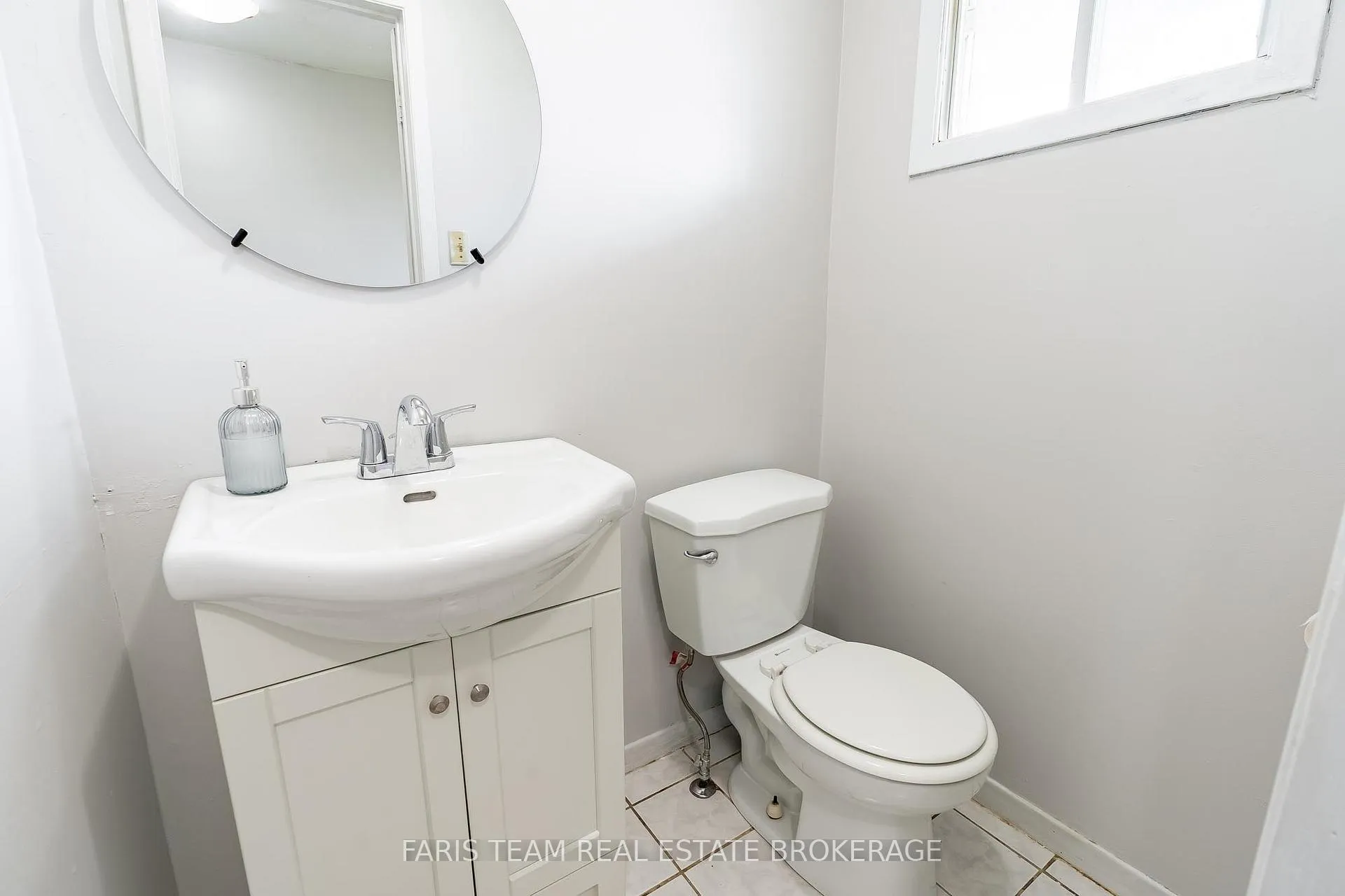 Photo 15 of 139 Burns Circle, Barrie, Letitia Heights — HOMEH