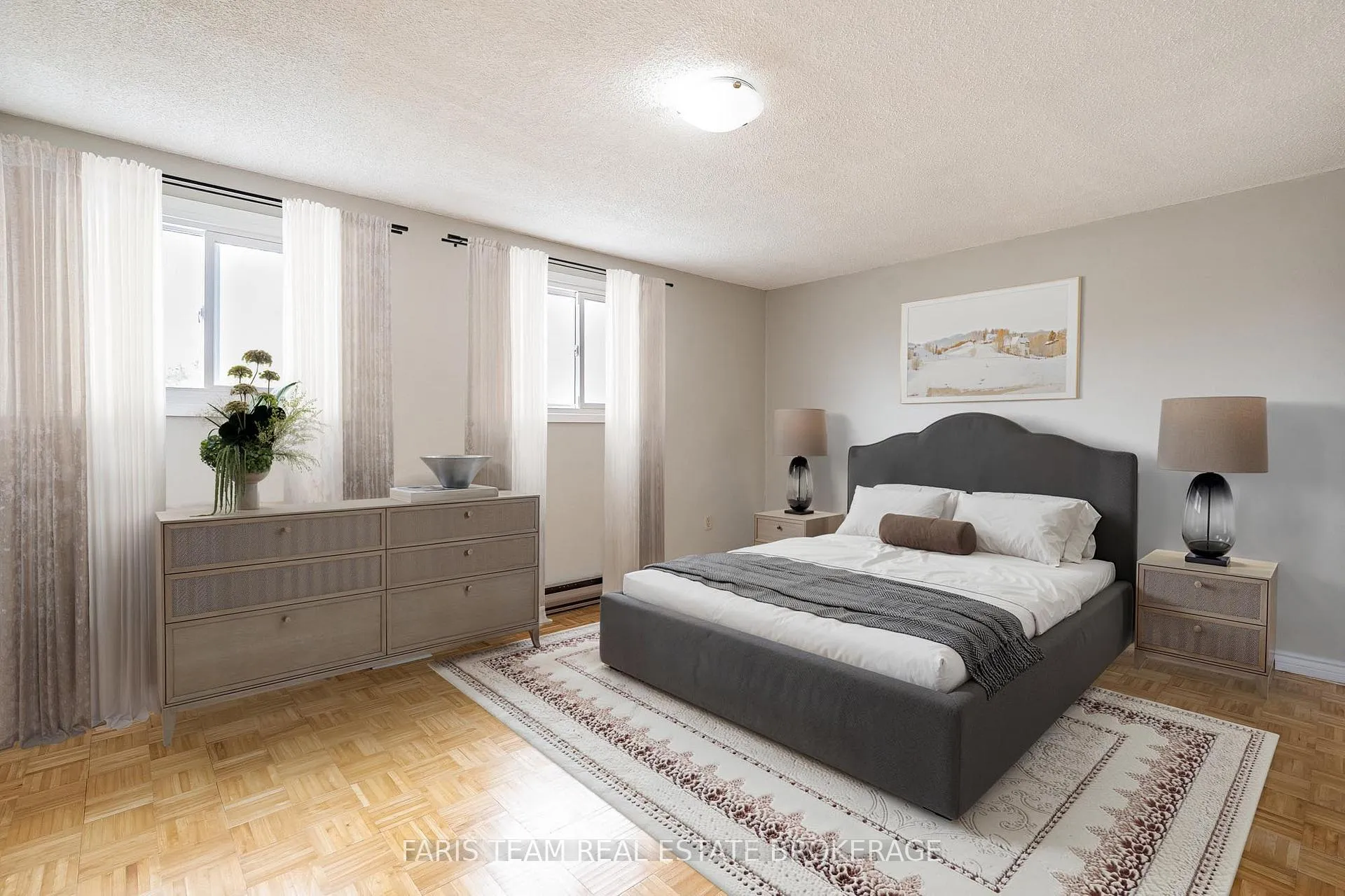 Photo 16 of 139 Burns Circle, Barrie, Letitia Heights — HOMEH
