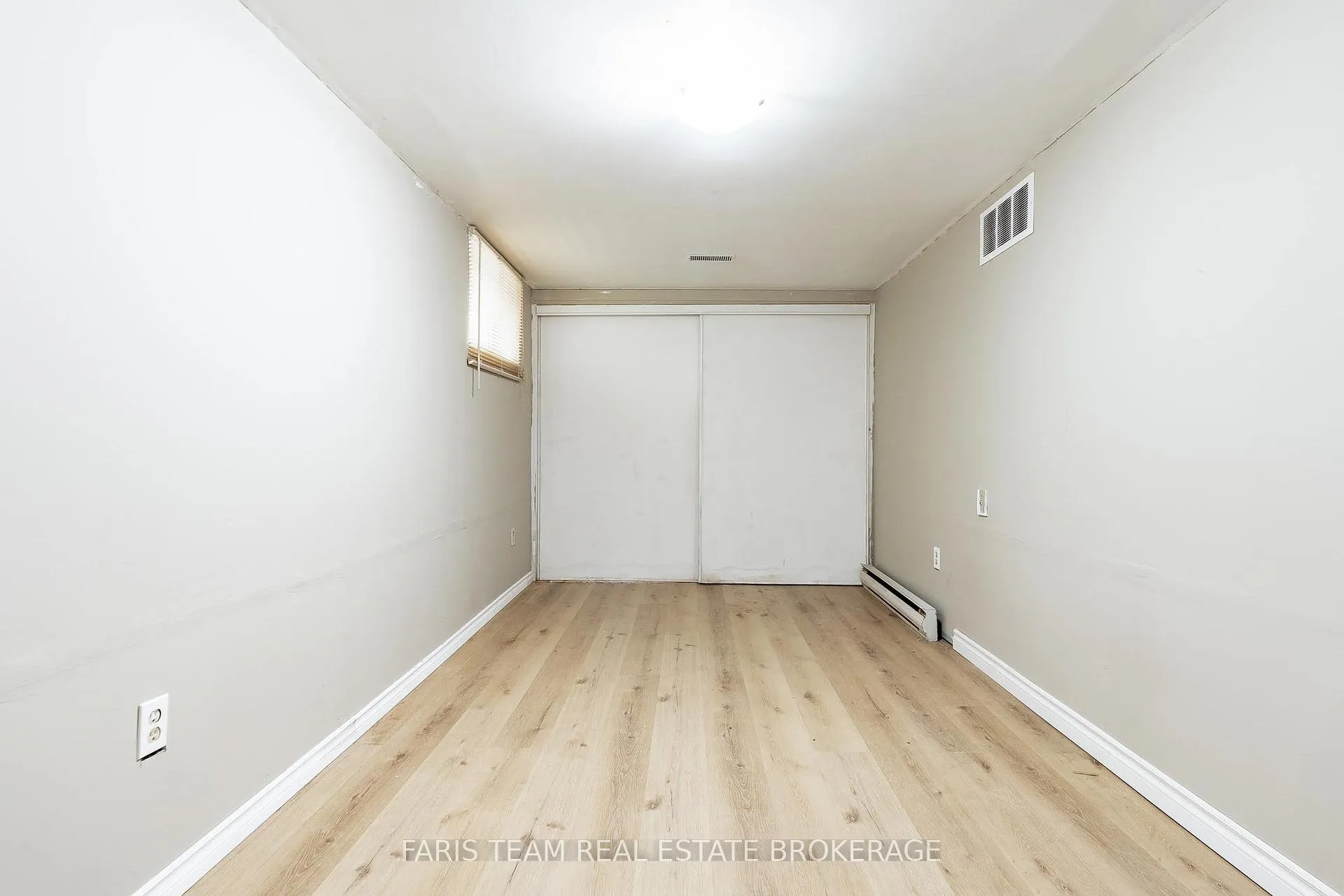 Photo 24 of 139 Burns Circle, Barrie, Letitia Heights — HOMEH