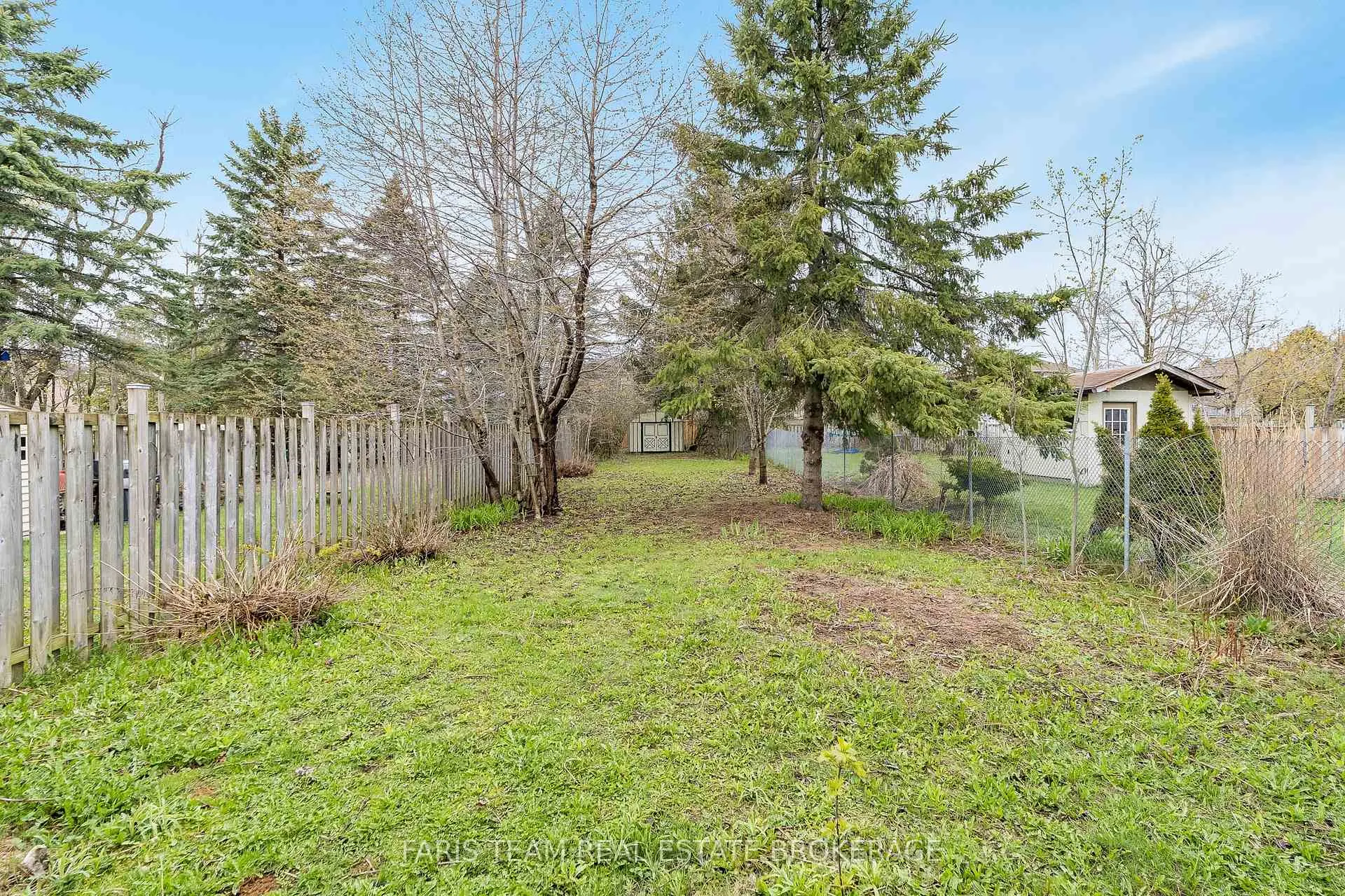 Photo 27 of 139 Burns Circle, Barrie, Letitia Heights — HOMEH