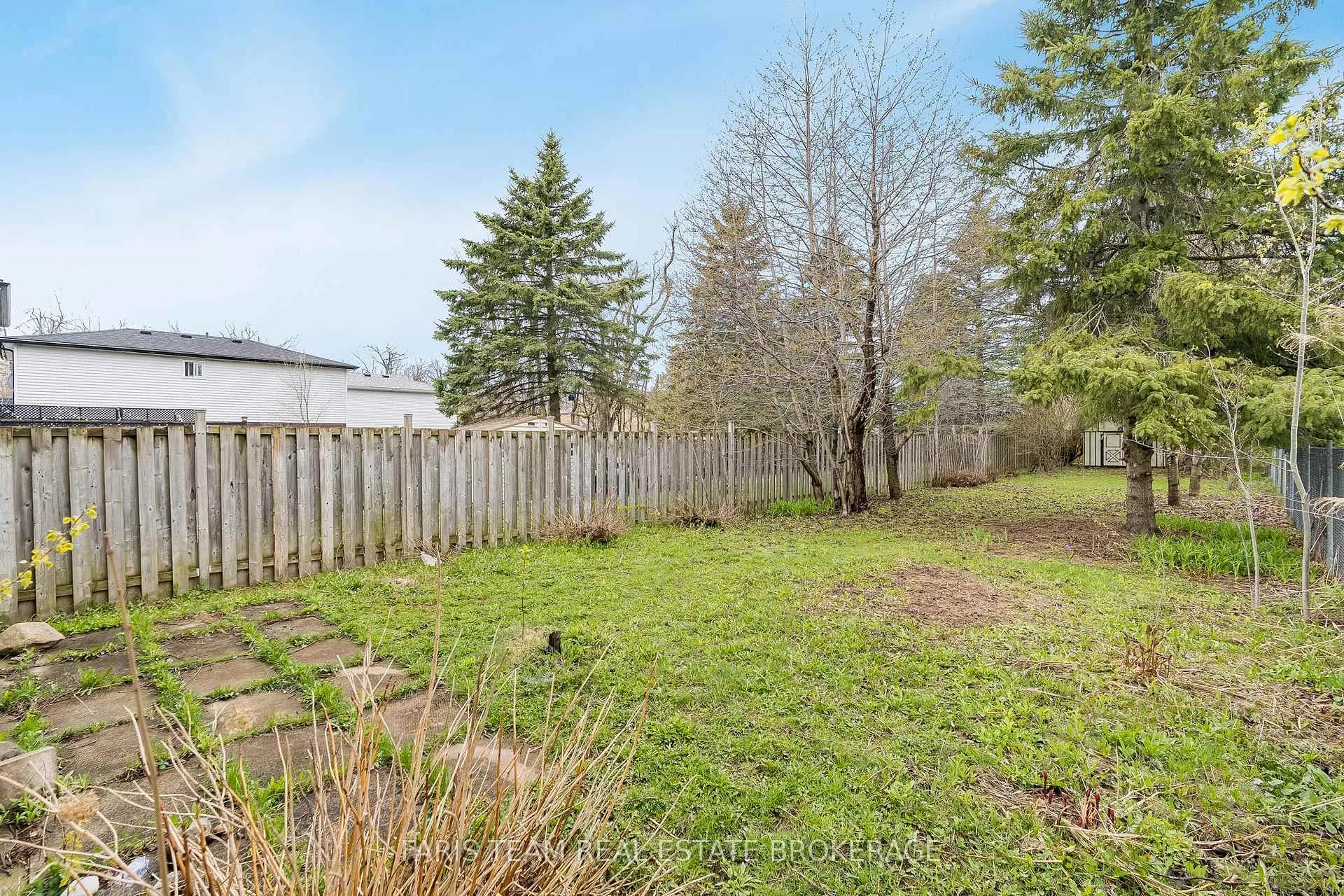 Photo 28 of 139 Burns Circle, Barrie, Letitia Heights — HOMEH