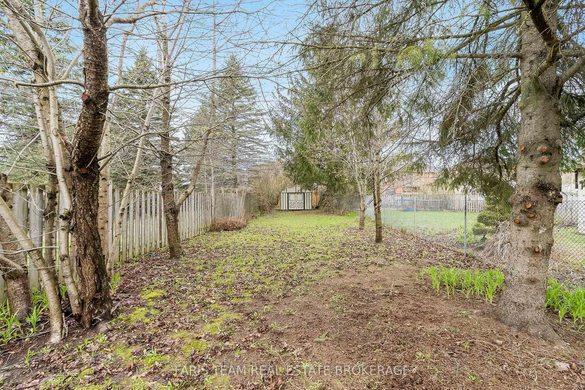 Photo 30 of 139 Burns Circle, Barrie, Letitia Heights — HOMEH