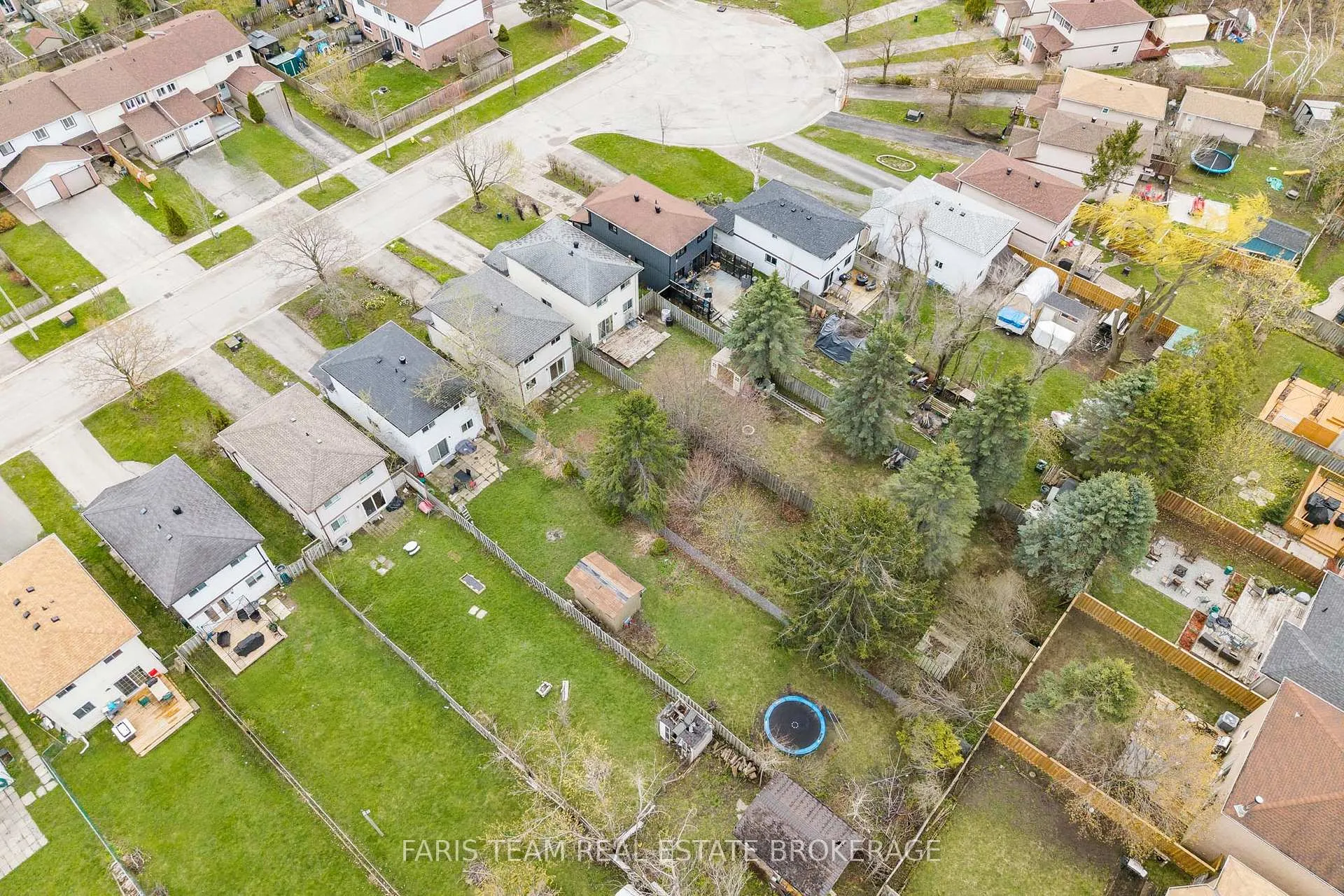 Photo 33 of 139 Burns Circle, Barrie, Letitia Heights — HOMEH