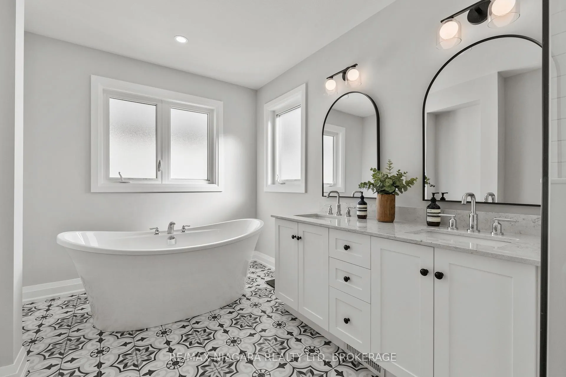 Photo 19 of 236 Walker Road, Pelham, Fonthill — HOMEH