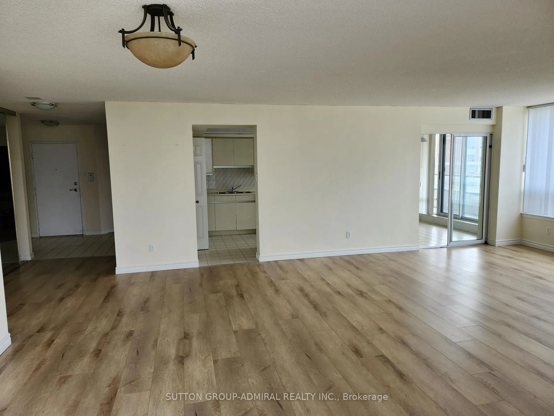 Photo 12 of Unit 910, 120 Promenade Circle, Vaughan, Brownridge — HOMEH