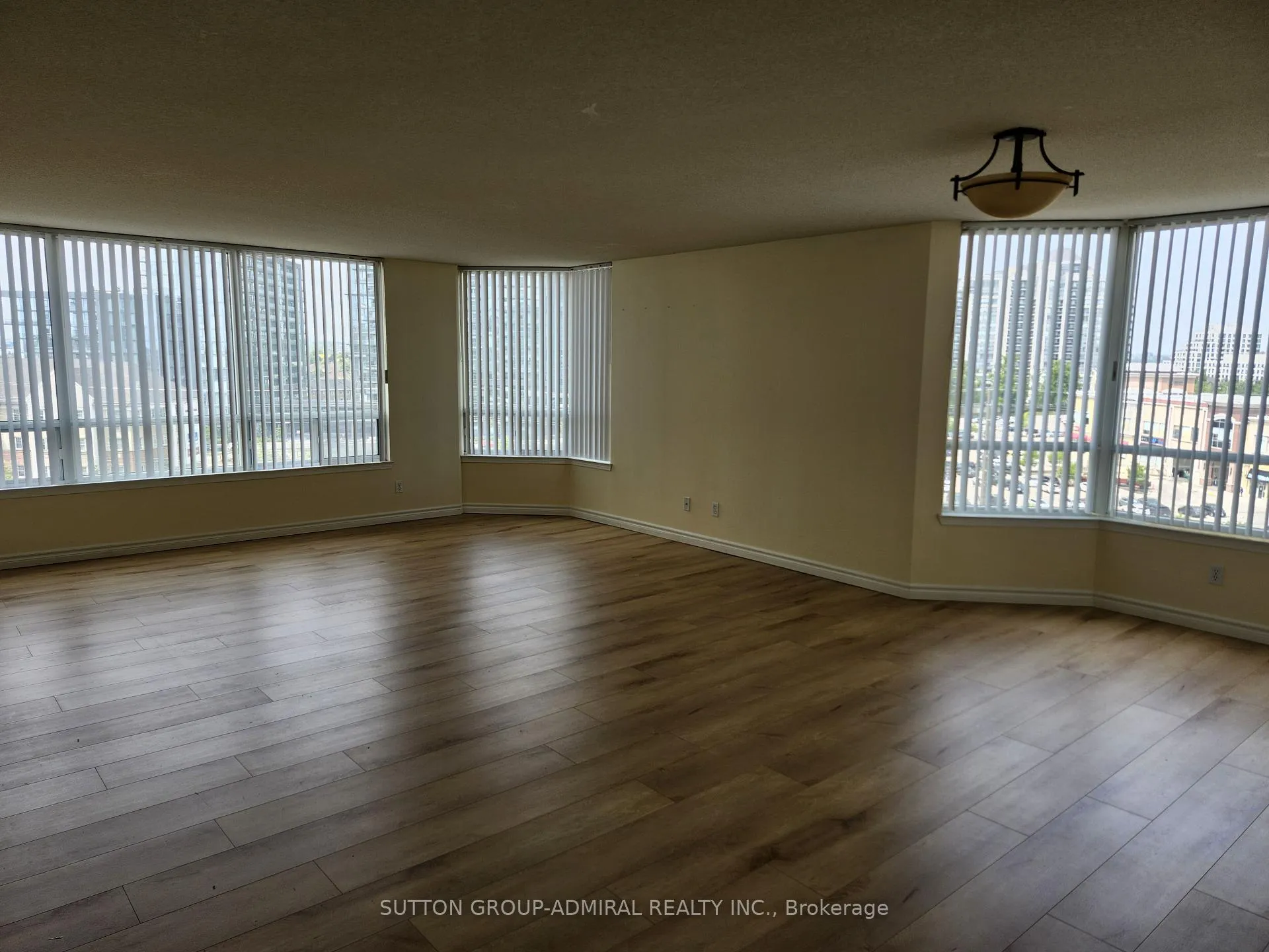 Photo 13 of Unit 910, 120 Promenade Circle, Vaughan, Brownridge — HOMEH