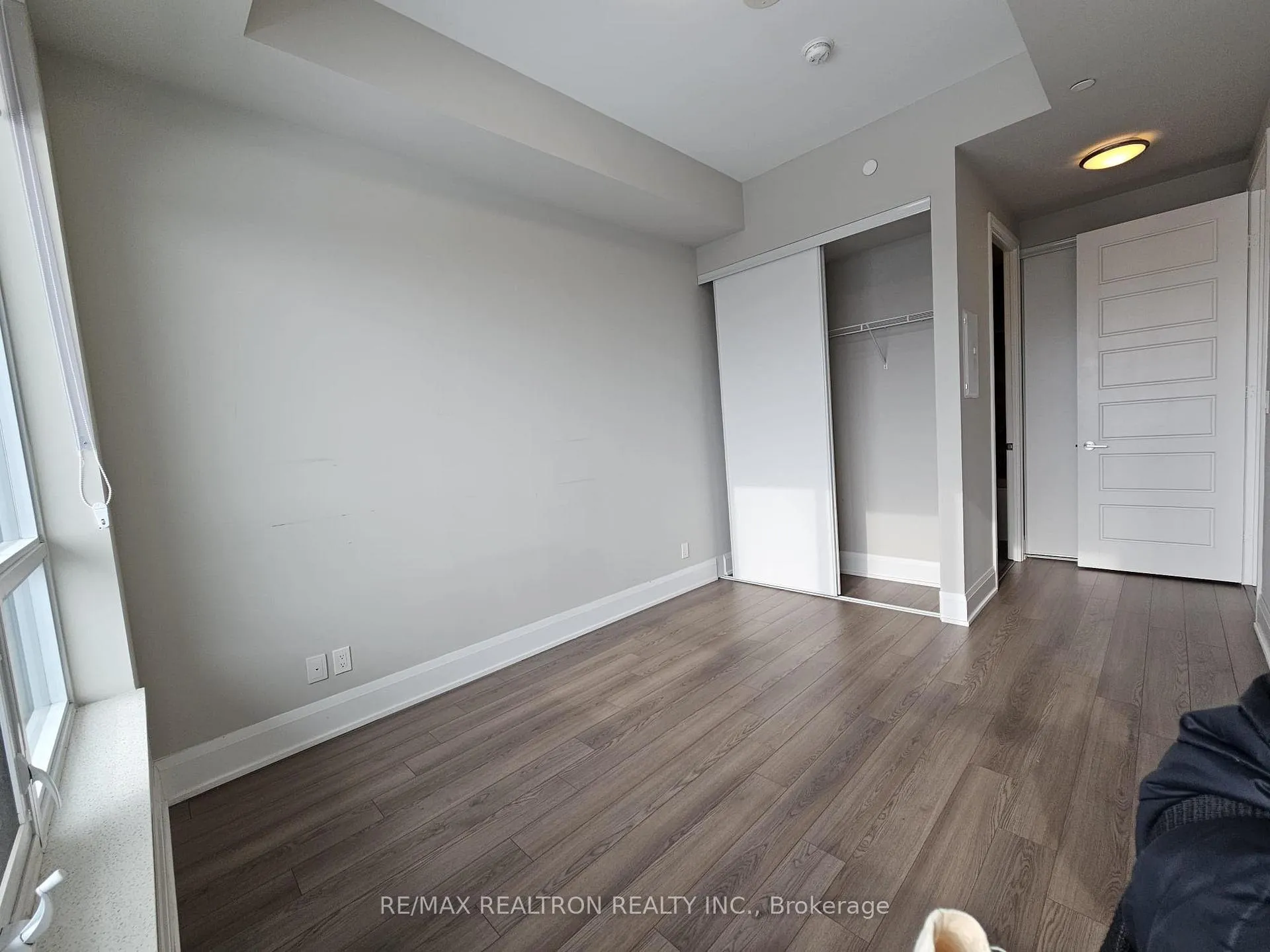 Photo 6 of Unit 807, 15 Water Walk Drive, Markham, Unionville — HOMEH