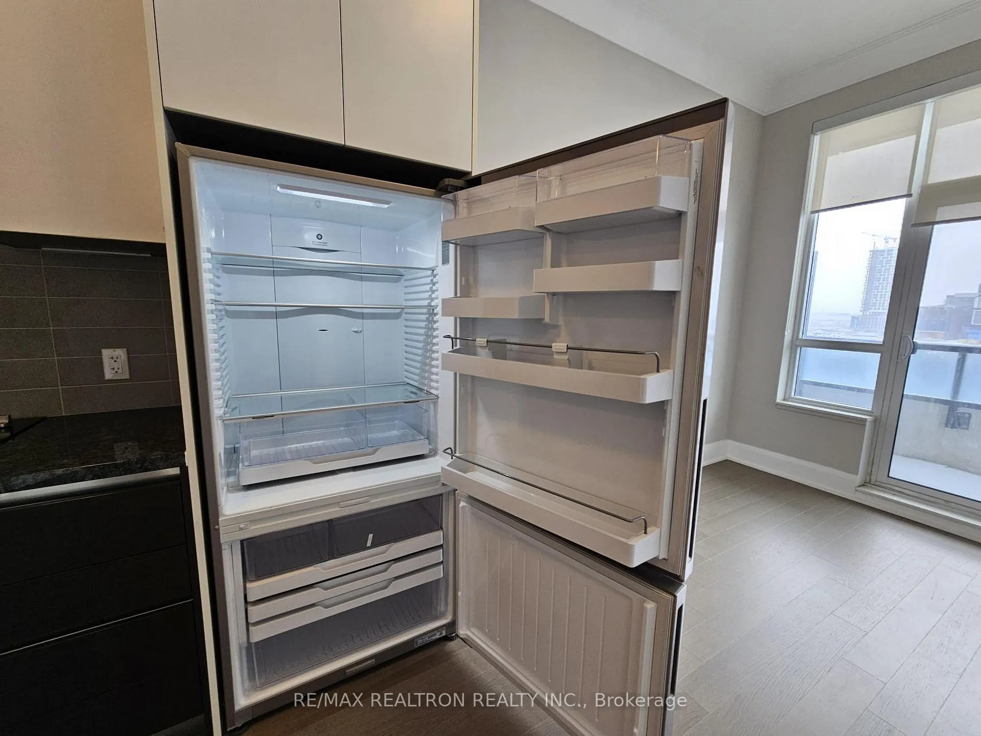 Photo 10 of Unit 807, 15 Water Walk Drive, Markham, Unionville — HOMEH