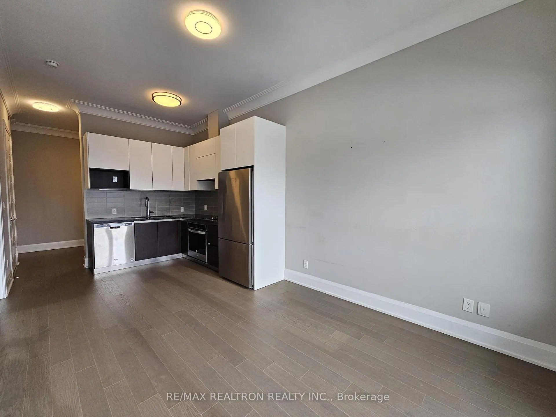Photo 13 of Unit 807, 15 Water Walk Drive, Markham, Unionville — HOMEH