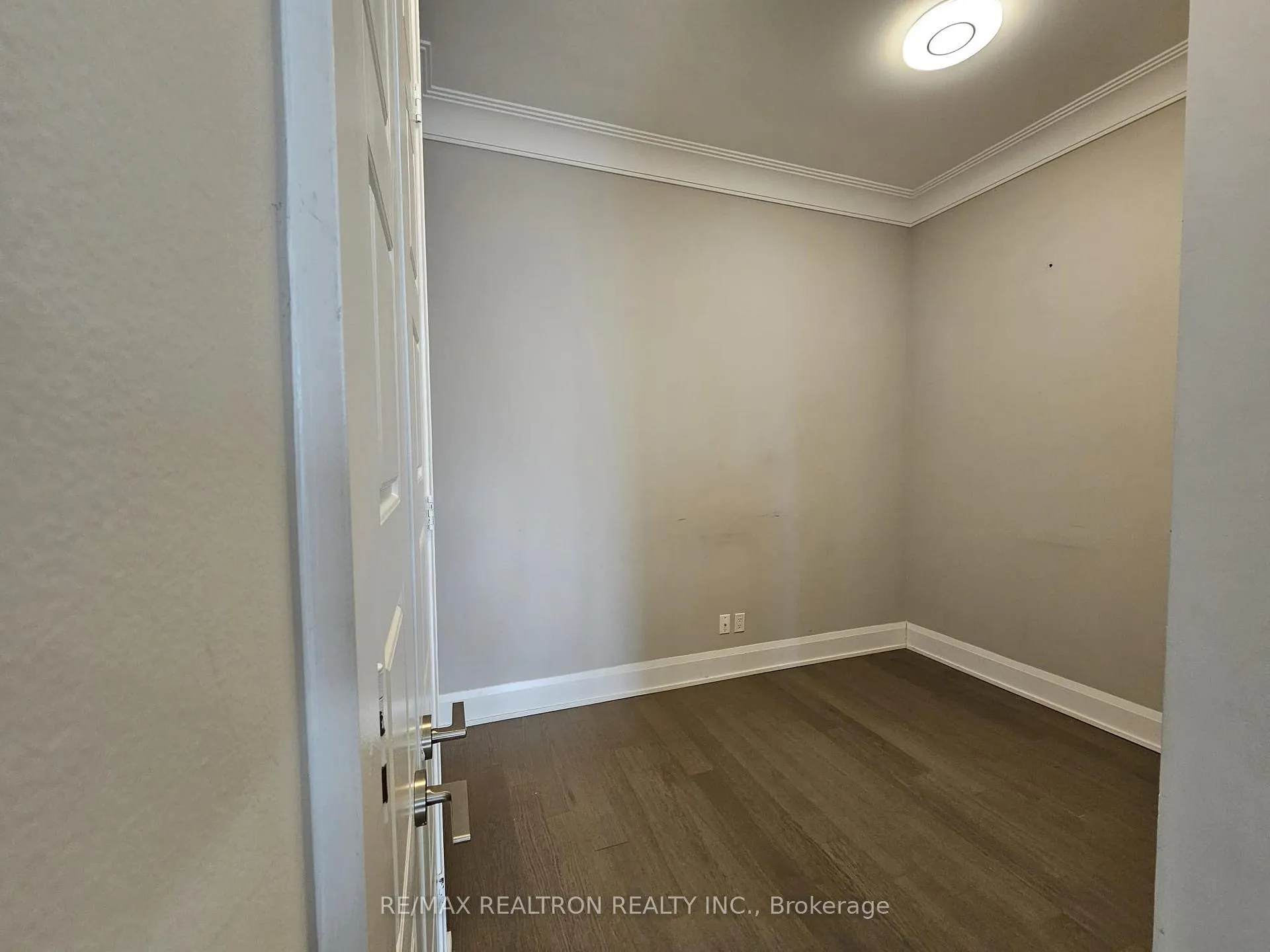 Photo 17 of Unit 807, 15 Water Walk Drive, Markham, Unionville — HOMEH