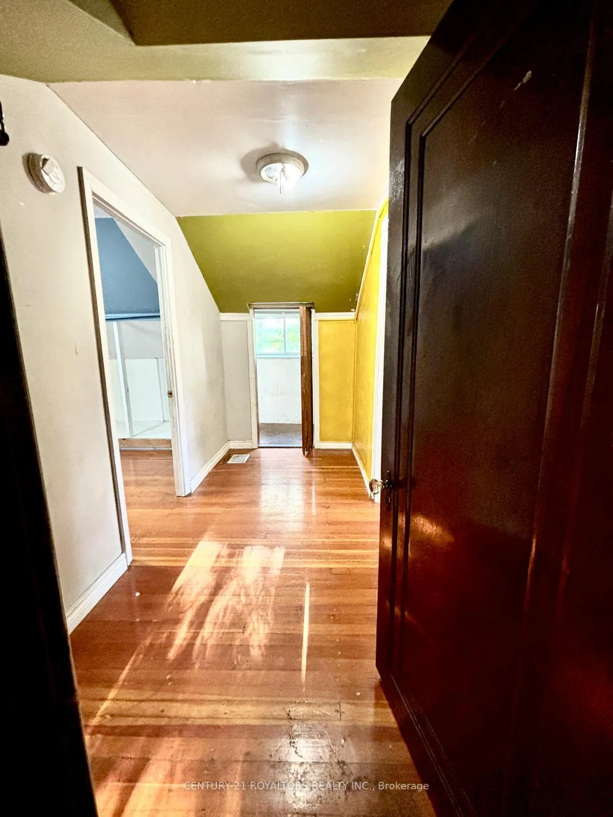 Photo 2 of 964 Curry Avenue, Windsor — HOMEH