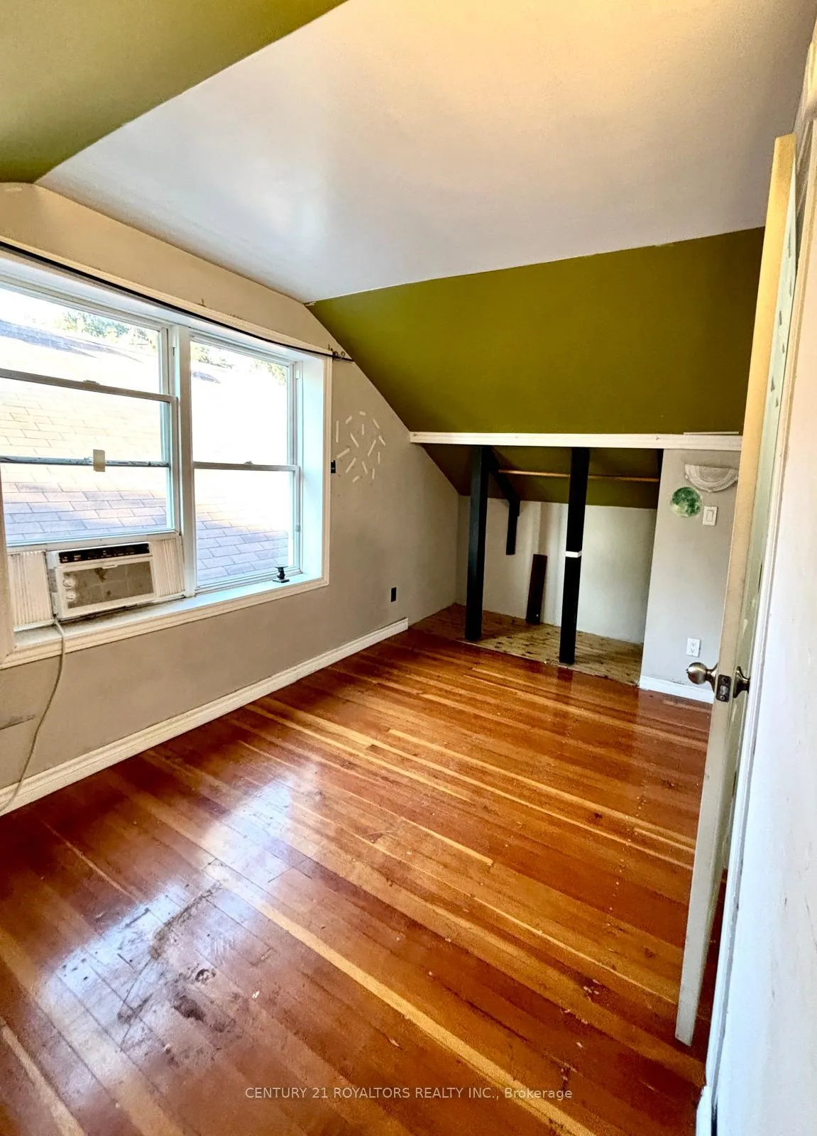 Photo 3 of 964 Curry Avenue, Windsor — HOMEH