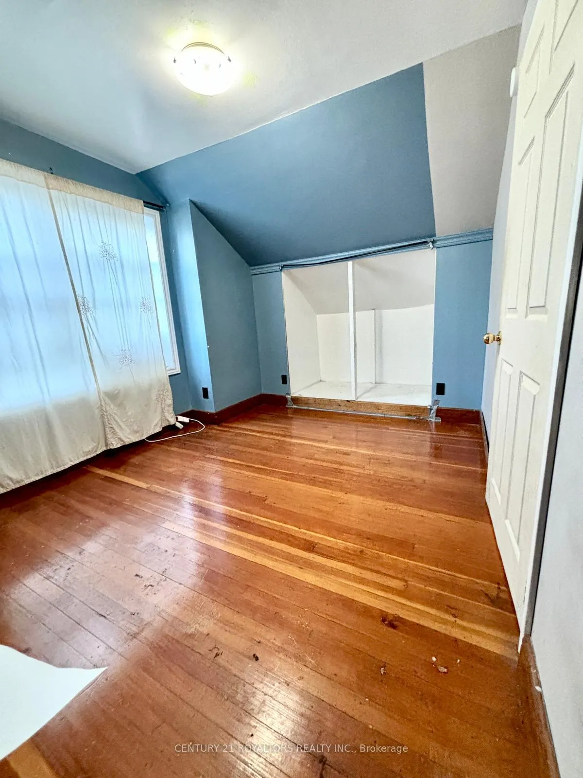 Photo 4 of 964 Curry Avenue, Windsor — HOMEH
