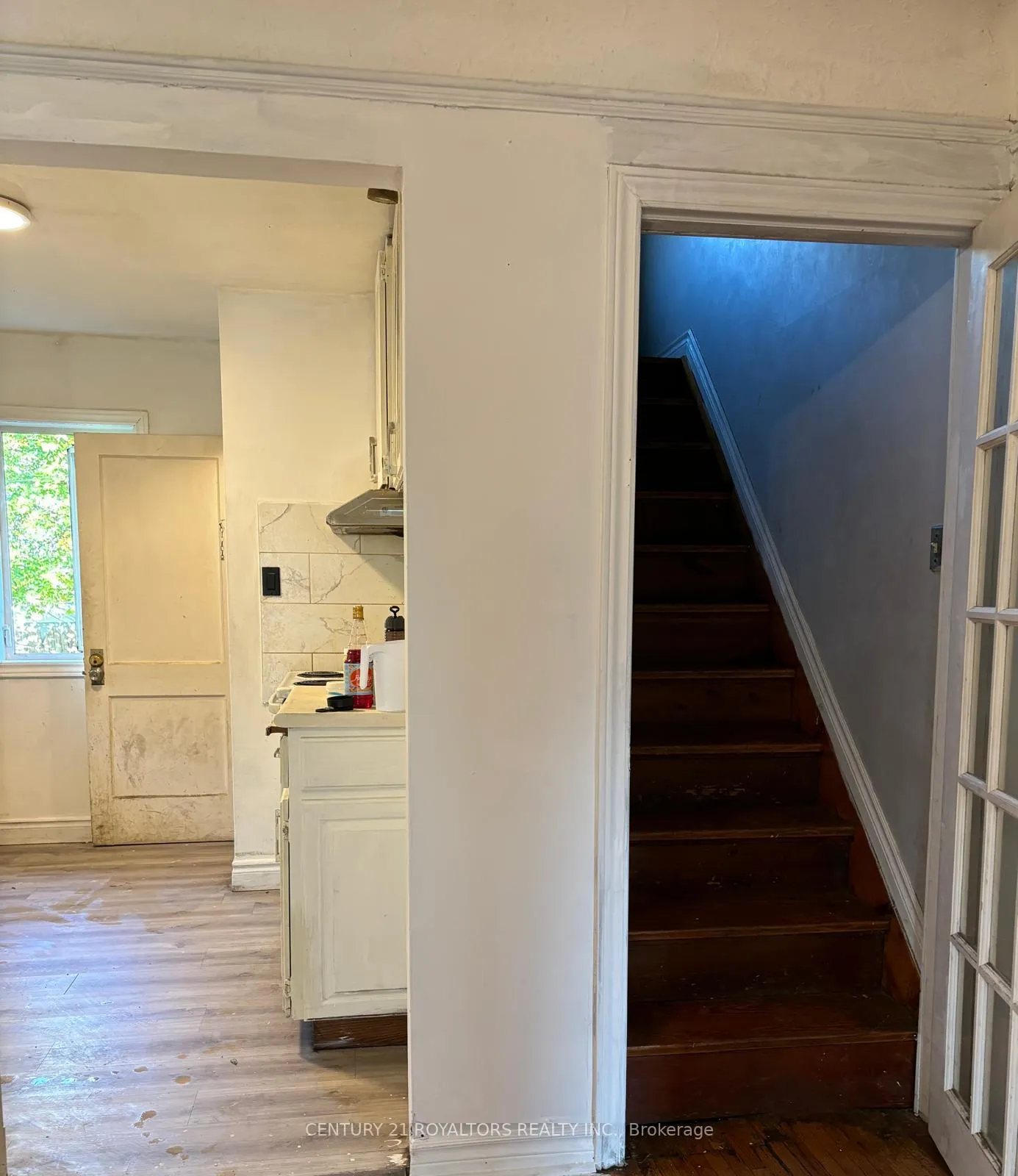 Photo 5 of 964 Curry Avenue, Windsor — HOMEH