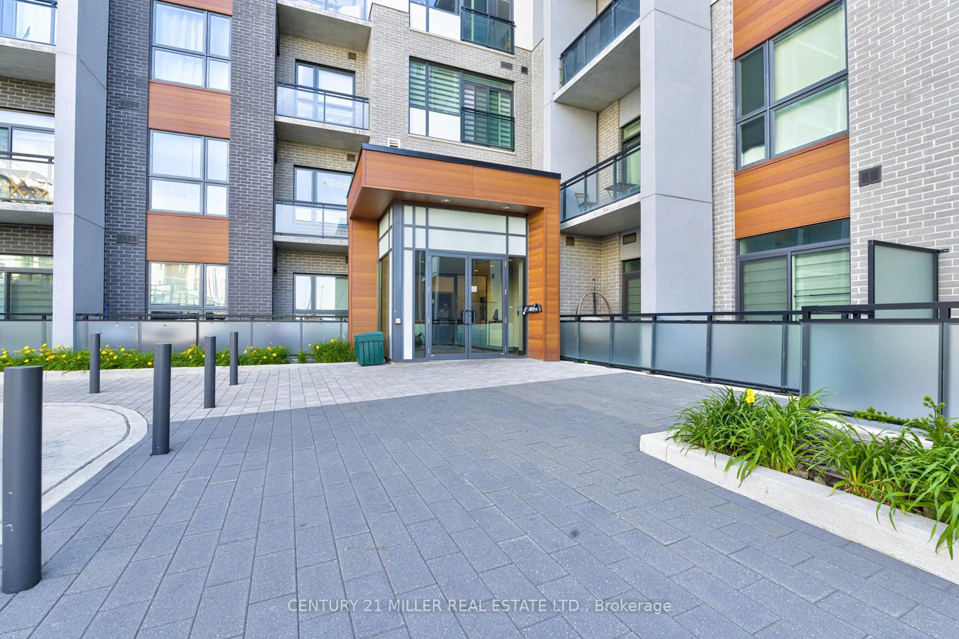 Photo 2 of Unit 404, 50 Kaitting Trail, Oakville, Glenorchy — HOMEH