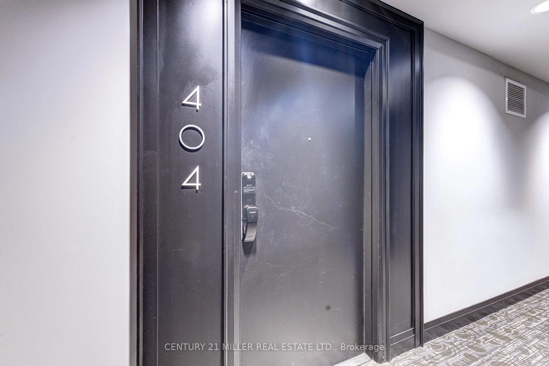 Photo 3 of Unit 404, 50 Kaitting Trail, Oakville, Glenorchy — HOMEH