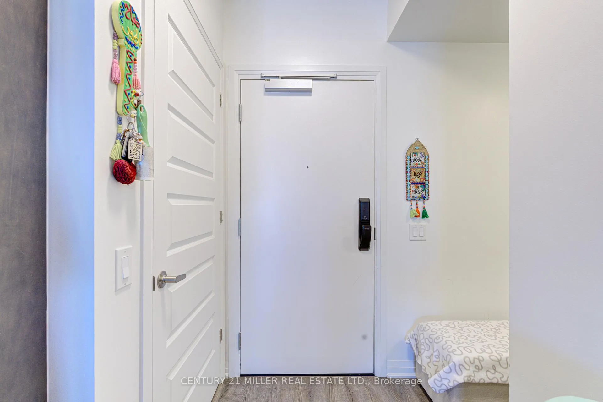 Photo 4 of Unit 404, 50 Kaitting Trail, Oakville, Glenorchy — HOMEH