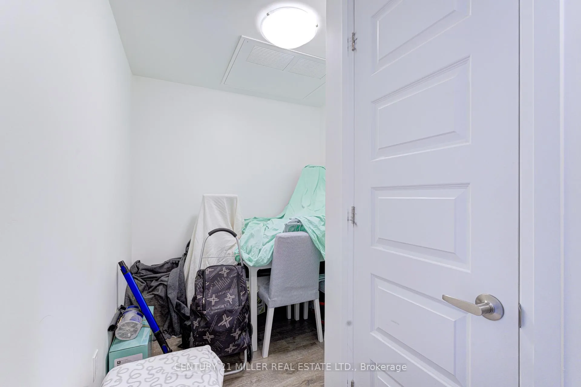 Photo 17 of Unit 404, 50 Kaitting Trail, Oakville, Glenorchy — HOMEH