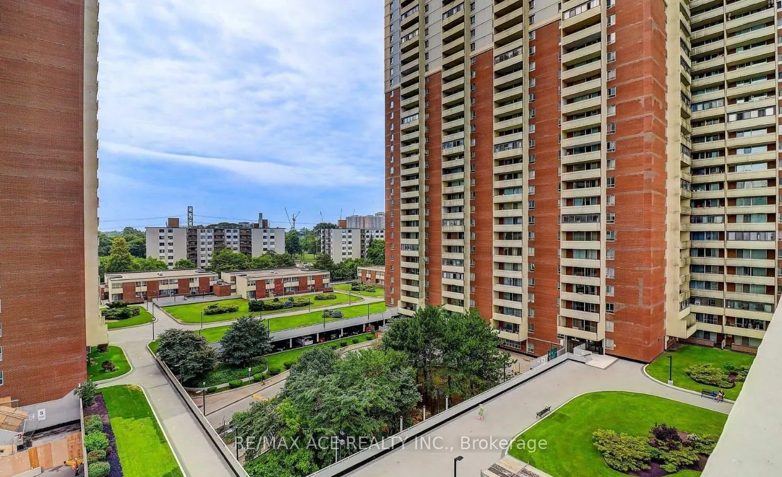 Photo 2 of Unit 906, 3 Massey Square, Toronto, Crescent Town — HOMEH