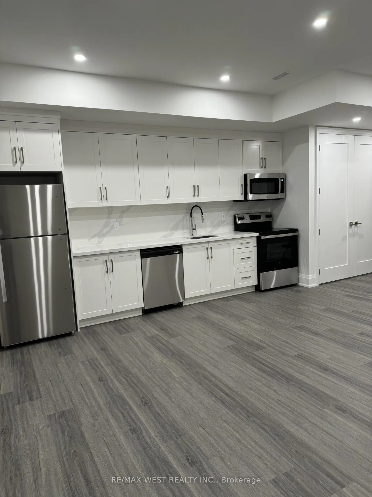 Photo 3 of Unit Lower, 21 Antonio Court, North York, Humber Summit — HOMEH