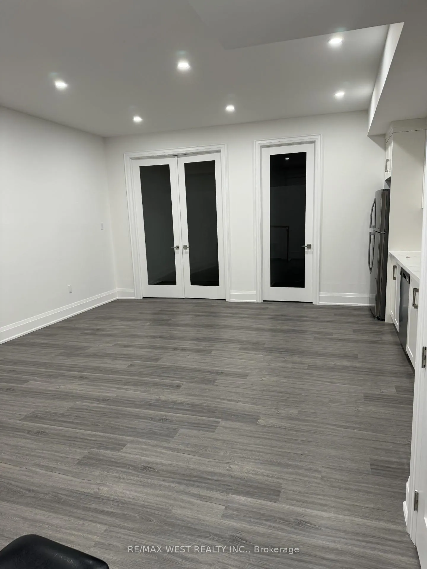 Photo 5 of Unit Lower, 21 Antonio Court, North York, Humber Summit — HOMEH