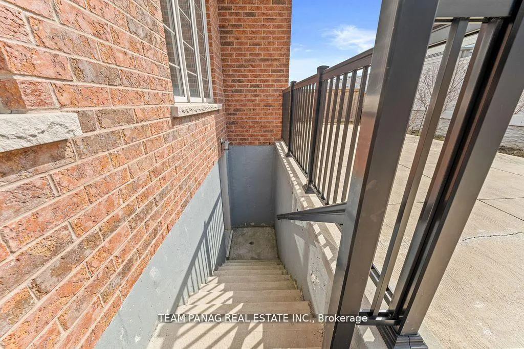 Photo 36 of 56 Leparc Road, Brampton, Vales of Castlemore North — HOMEH