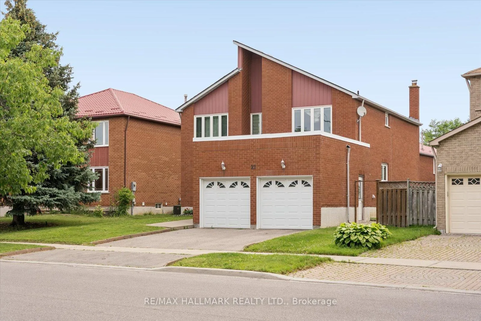 Photo 3 of 21 Caldbeck Avenue, Markham, Milliken Mills East — HOMEH