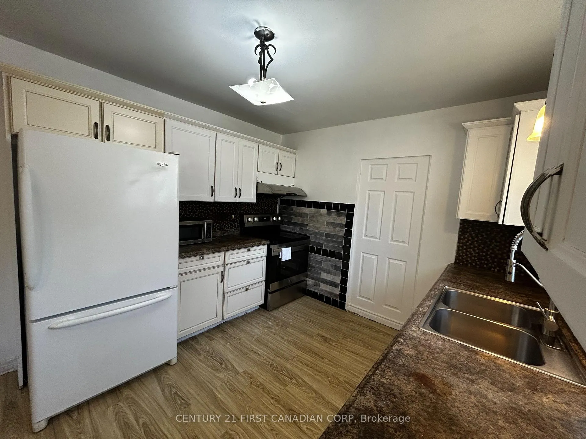 Photo 16 of Unit A, 699 Huron Street, London, East C — HOMEH