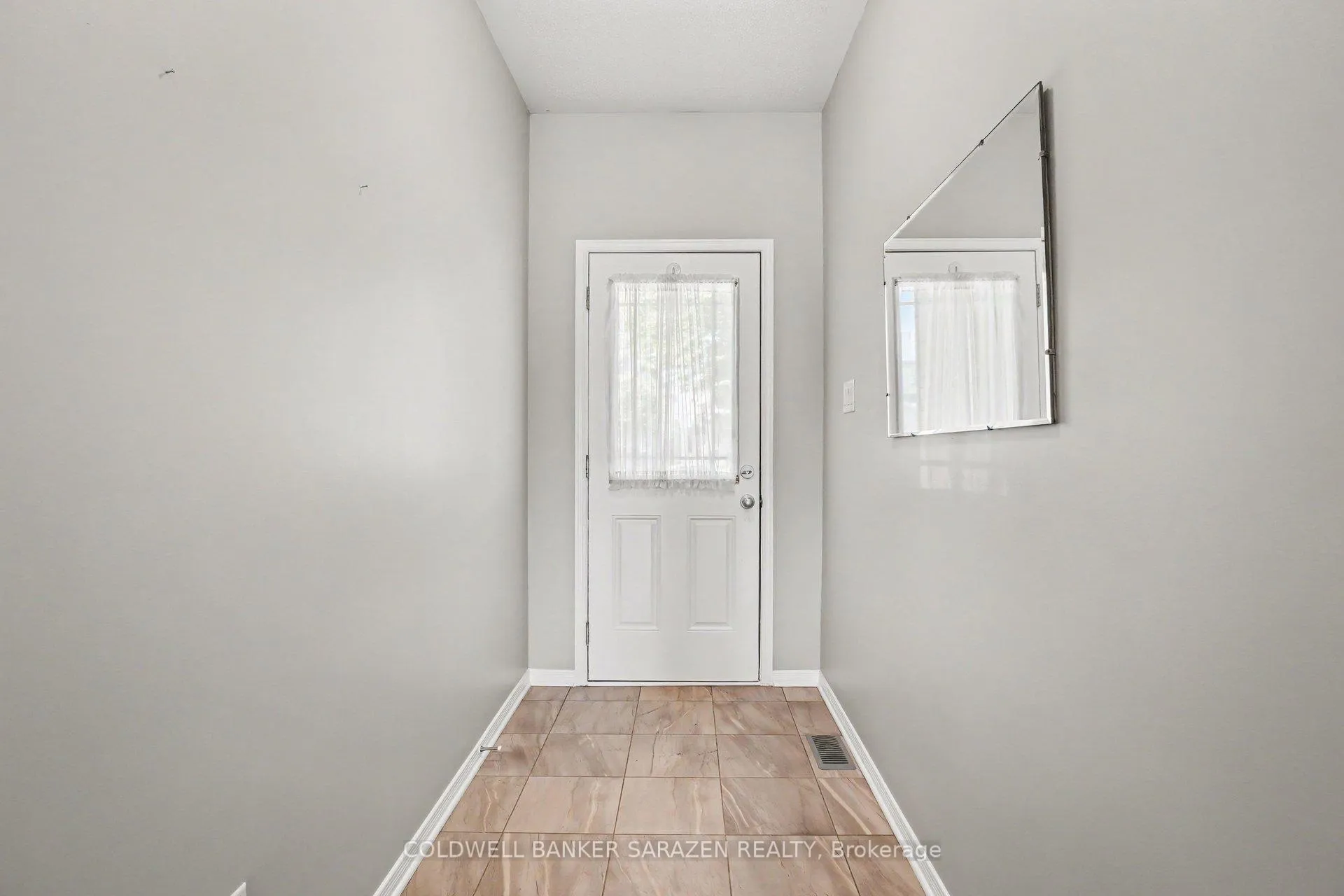Photo 5 of 31 Gordon Fergusson Place, Arnprior, Arnprior — HOMEH