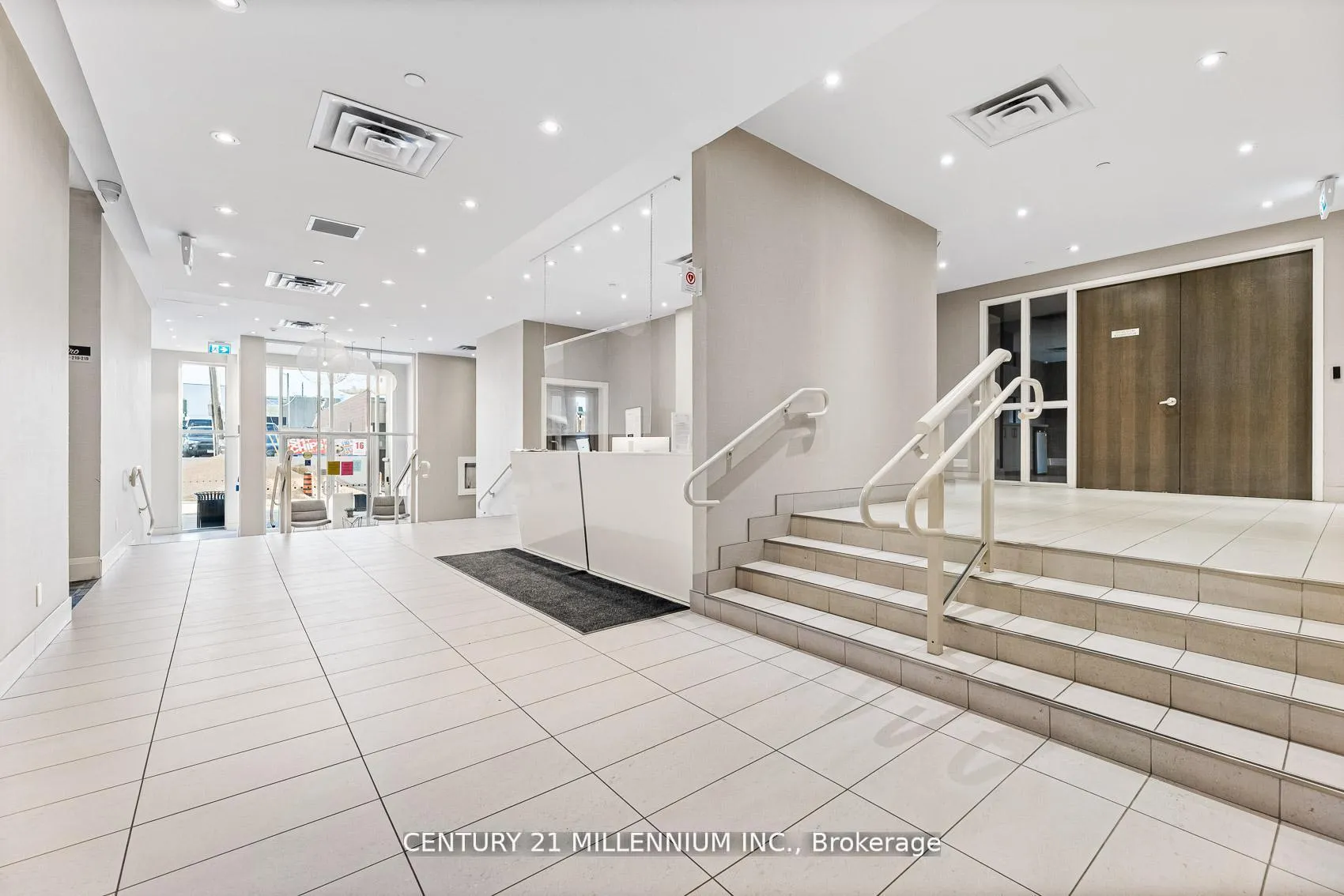 Photo 2 of Unit 419, 15277 Yonge Street, Aurora, Aurora Village — HOMEH