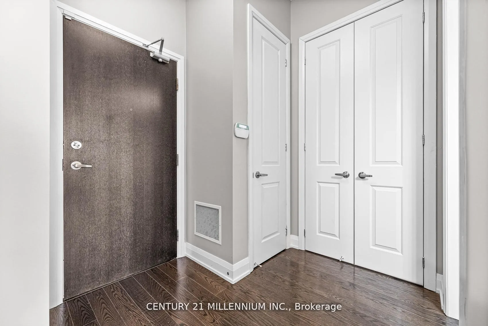 Photo 4 of Unit 419, 15277 Yonge Street, Aurora, Aurora Village — HOMEH