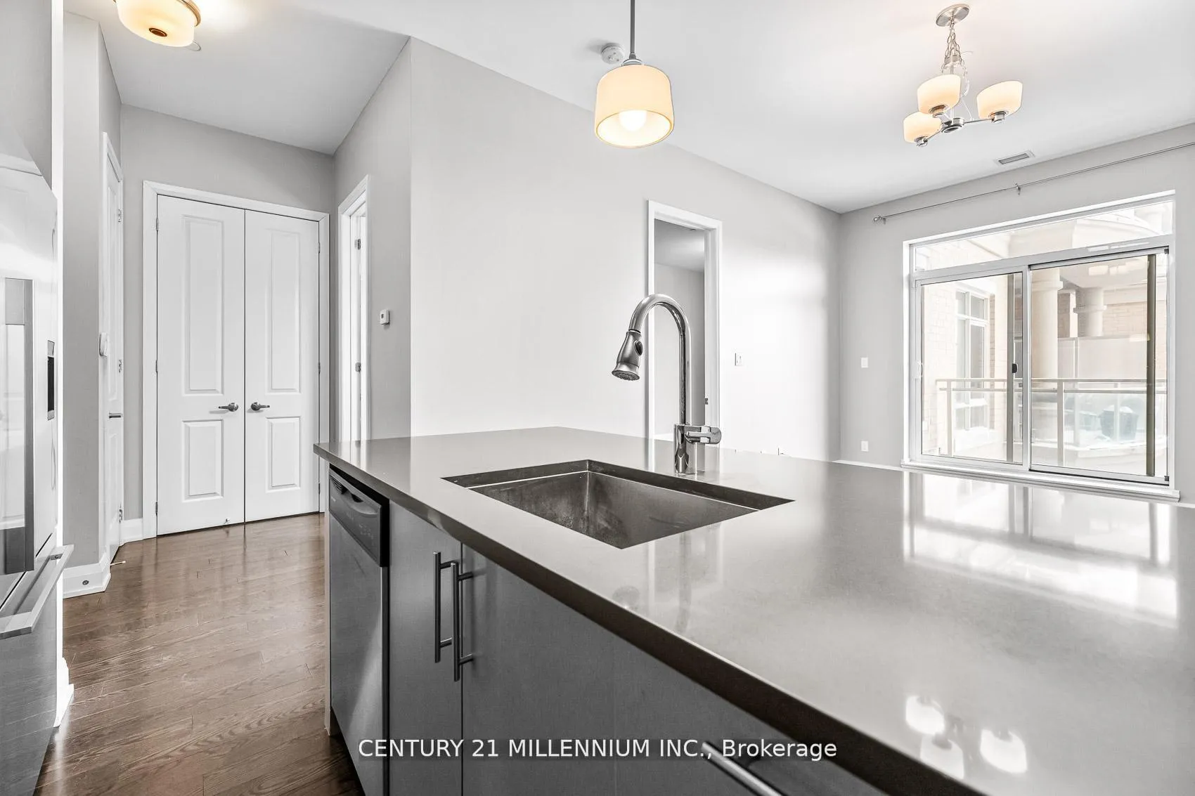 Photo 8 of Unit 419, 15277 Yonge Street, Aurora, Aurora Village — HOMEH