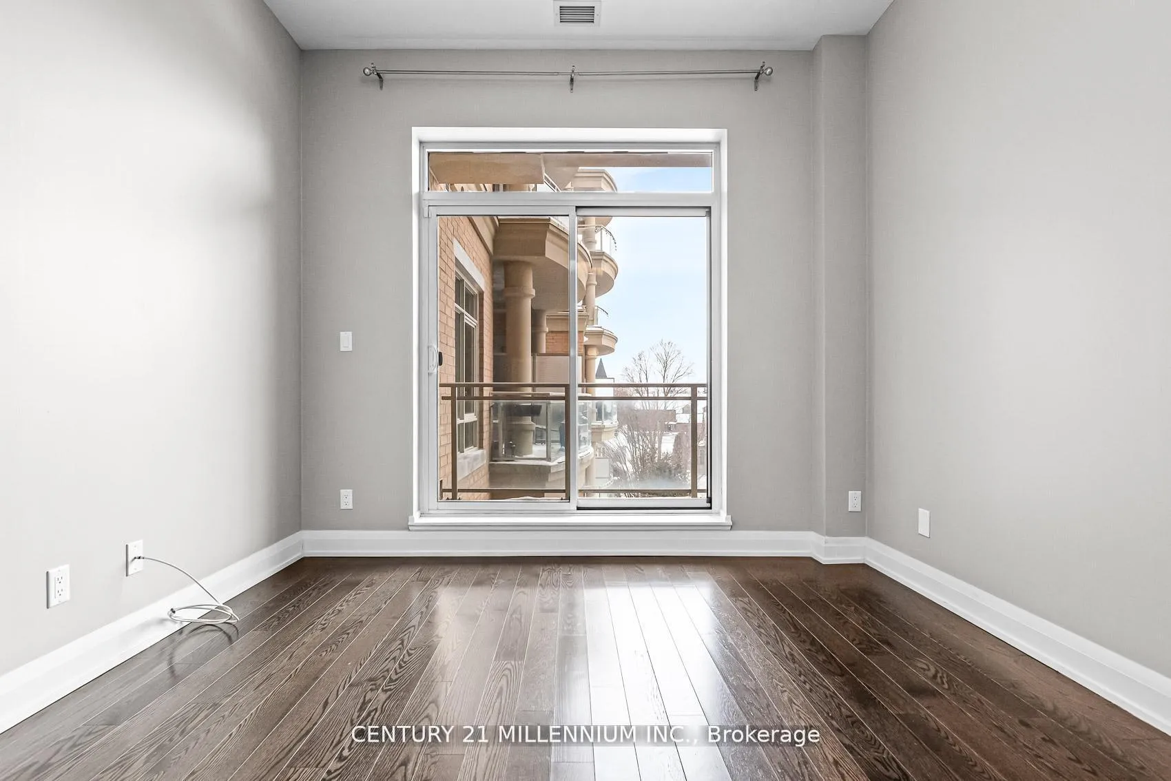 Photo 14 of Unit 419, 15277 Yonge Street, Aurora, Aurora Village — HOMEH