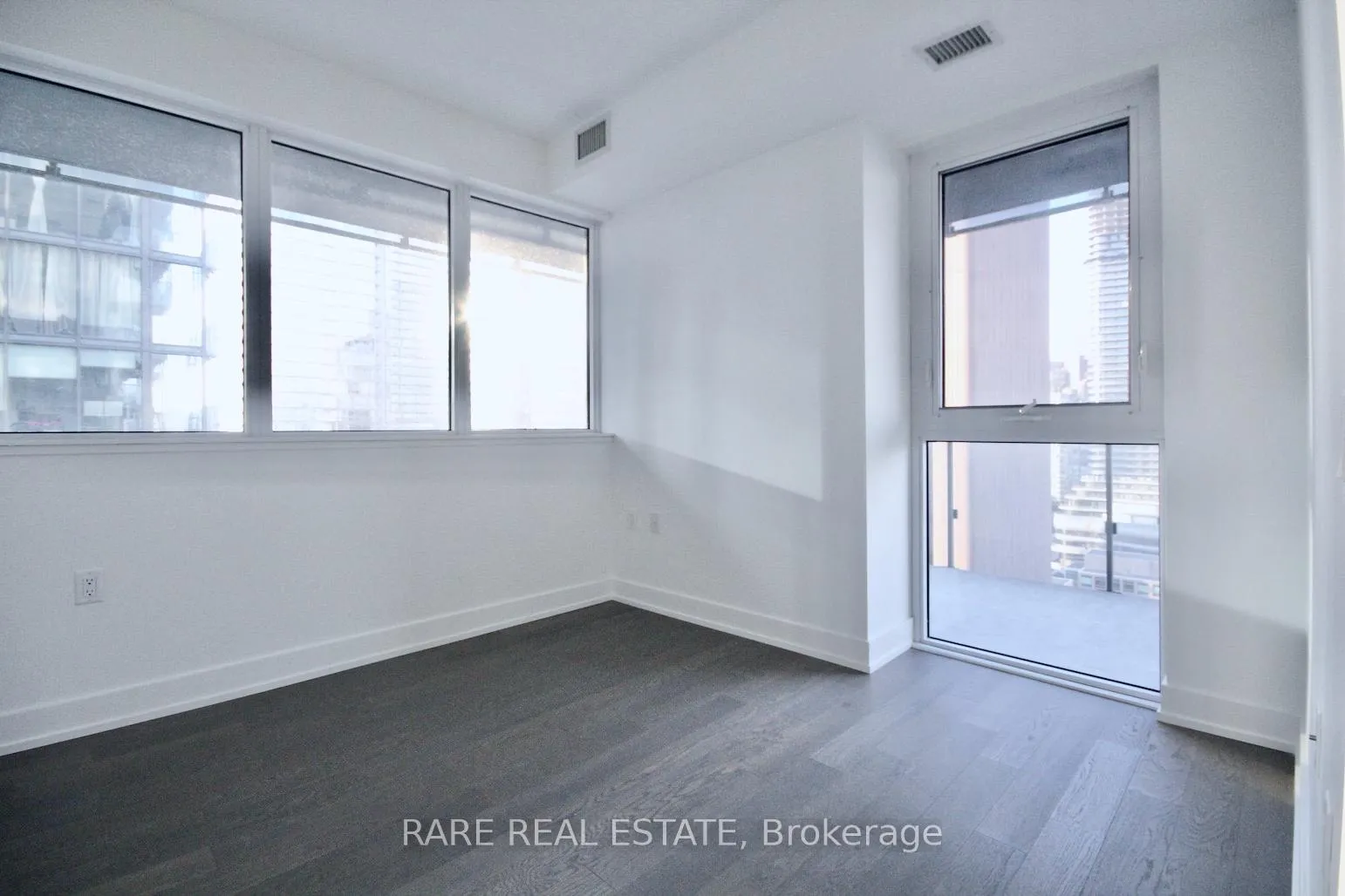 Photo 4 of Unit 2103, 7 Grenville Street, Toronto, Bay Street Corridor — HOMEH