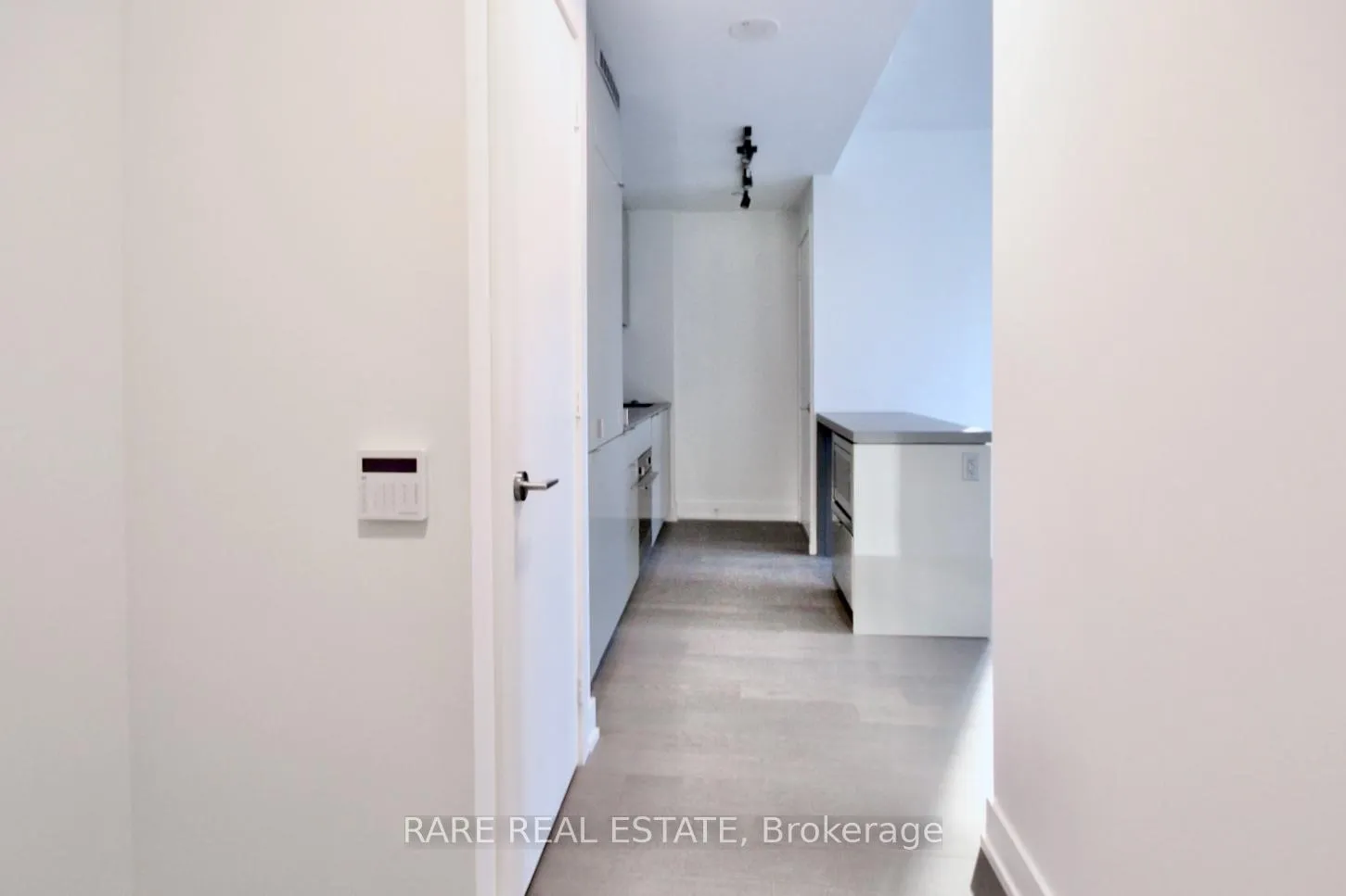 Photo 6 of Unit 2103, 7 Grenville Street, Toronto, Bay Street Corridor — HOMEH